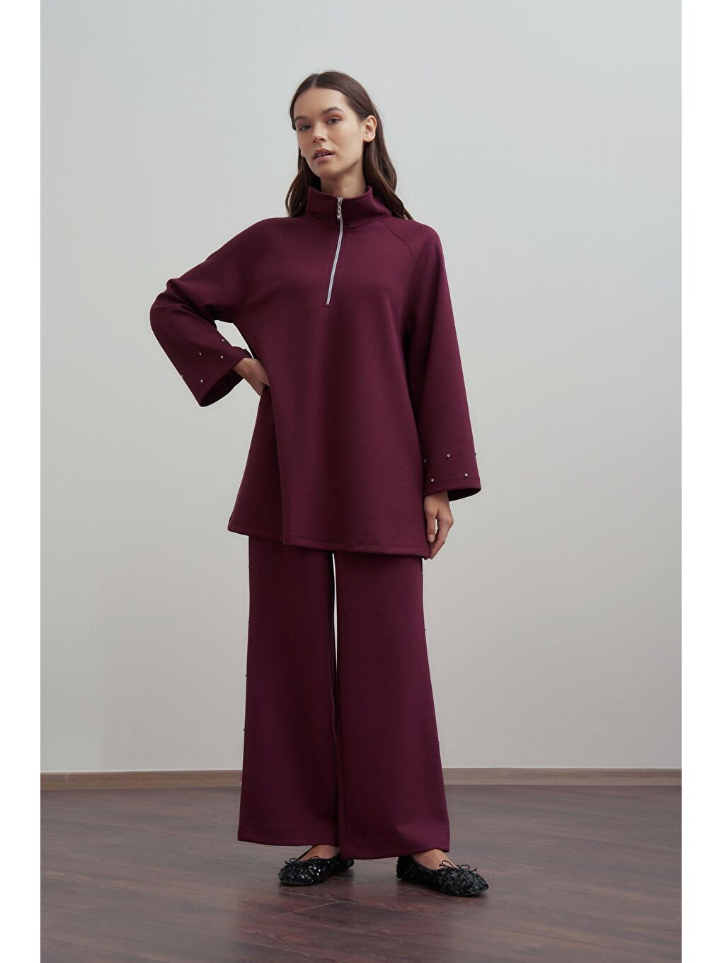 Bordo-Yumuşak Dokulu Taşlı Pantolonlu Takım