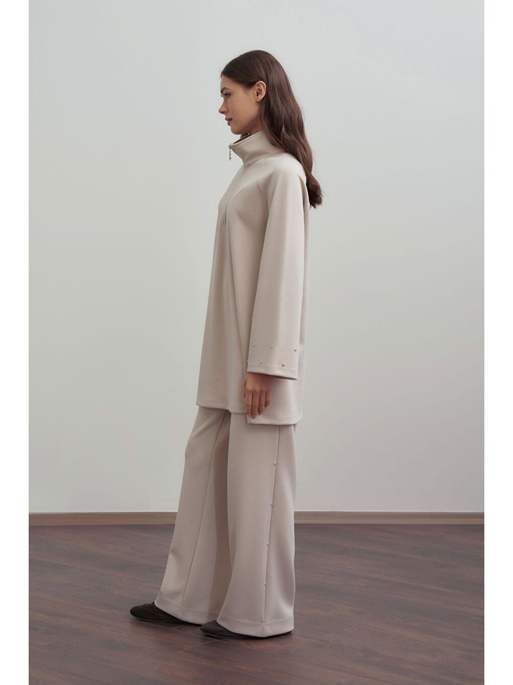 Bej Taş-Yumuşak Dokulu Taşlı Pantolonlu Takım-1