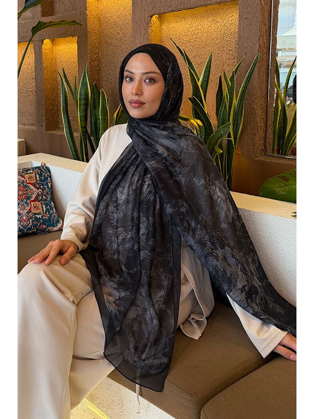 Gül Çiçek Desen Ferah Şal Siyah-1