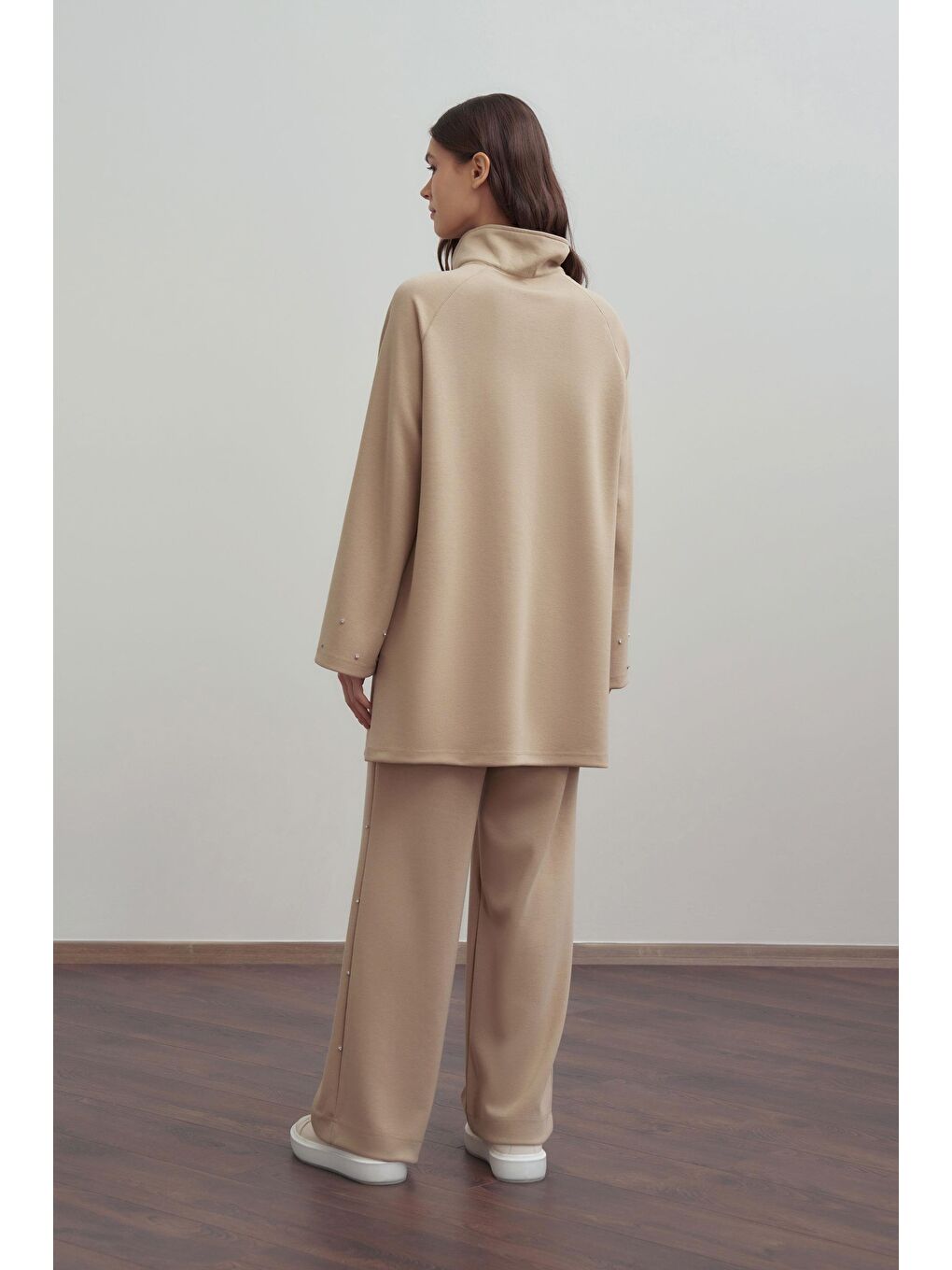 Bej-Yumuşak Dokulu Taşlı Pantolonlu Takım-2