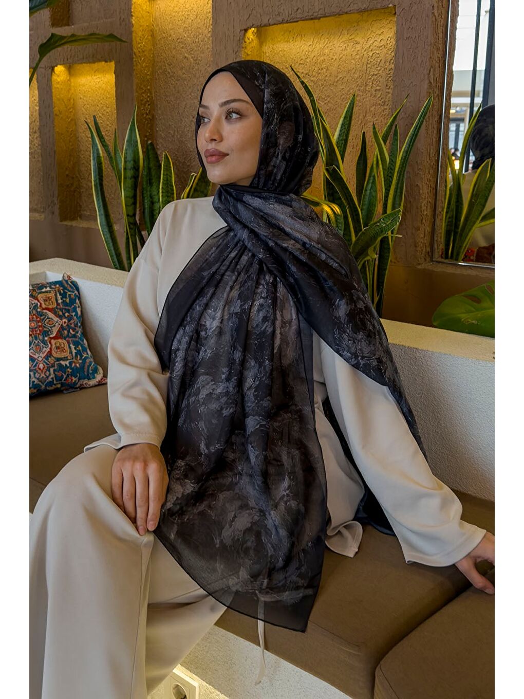 Gül Çiçek Desen Ferah Şal Siyah-2