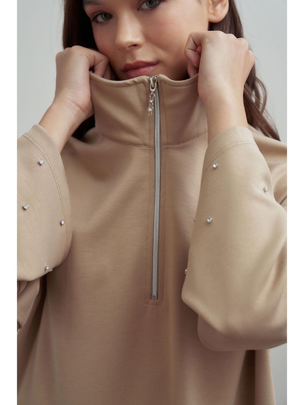 Bej-Yumuşak Dokulu Taşlı Pantolonlu Takım-4