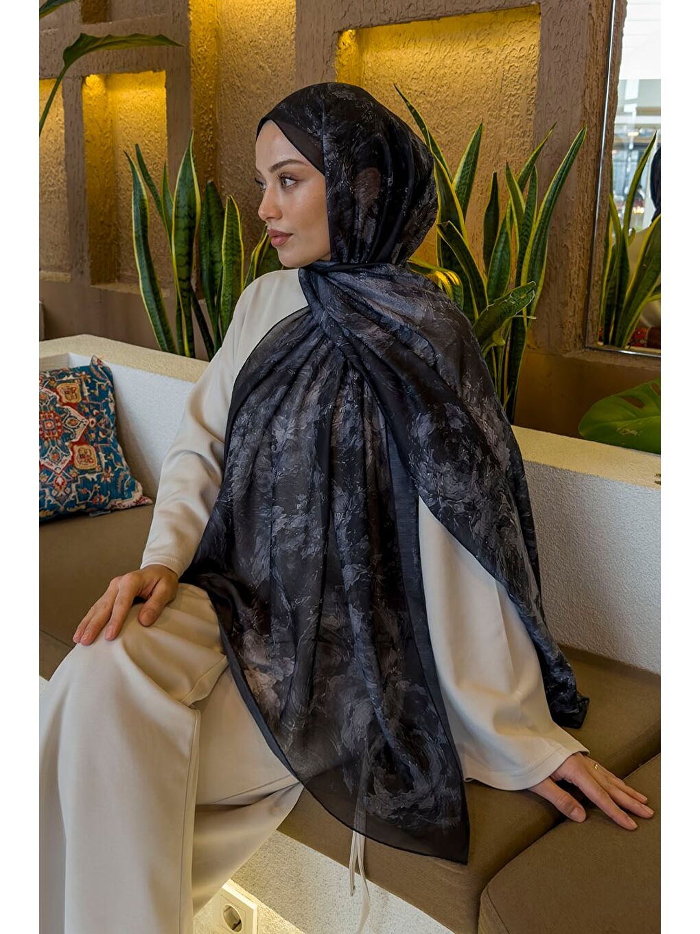 Gül Çiçek Desen Ferah Şal Siyah-3