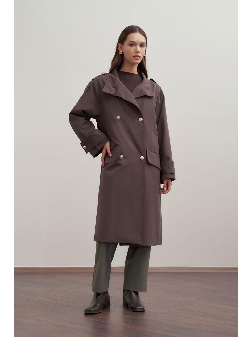 Kahverengi Acı Kahve-Dik Yakalı Gold Düğmeli Trençkot-1