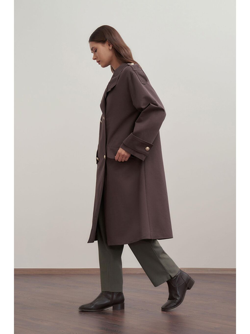 Kahverengi Acı Kahve-Dik Yakalı Gold Düğmeli Trençkot-2