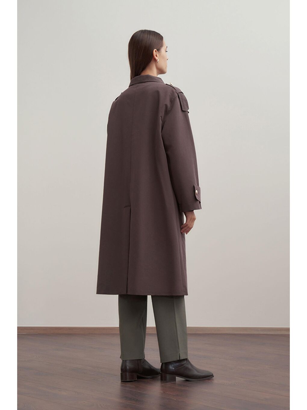 Kahverengi Acı Kahve-Dik Yakalı Gold Düğmeli Trençkot-3