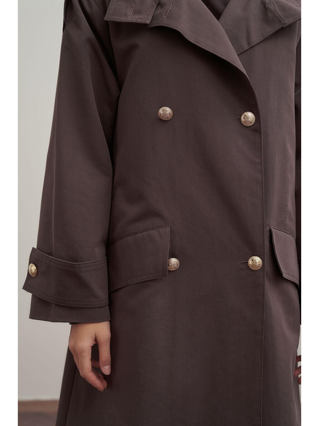Kahverengi Acı Kahve-Dik Yakalı Gold Düğmeli Trençkot-5
