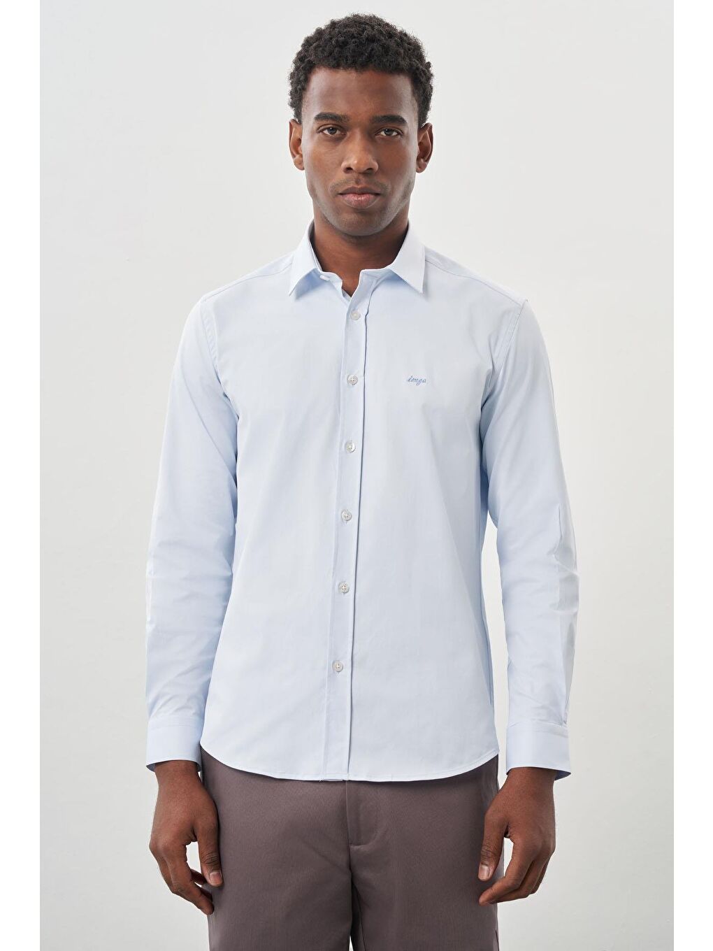 Koyu Mavi Uzun Kollu Sert Yaka Cepsiz Pamuklu Elastanlı Klasik Slim Fit Dar Kesim Gömlek 1004245234