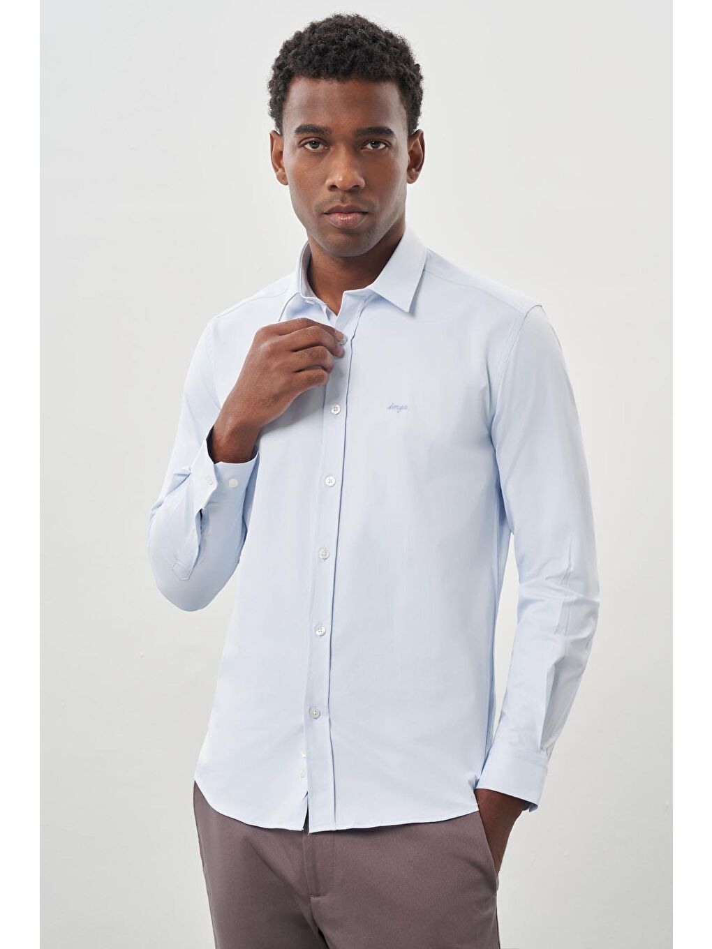 Koyu Mavi Uzun Kollu Sert Yaka Cepsiz Pamuklu Elastanlı Klasik Slim Fit Dar Kesim Gömlek 1004245234-2