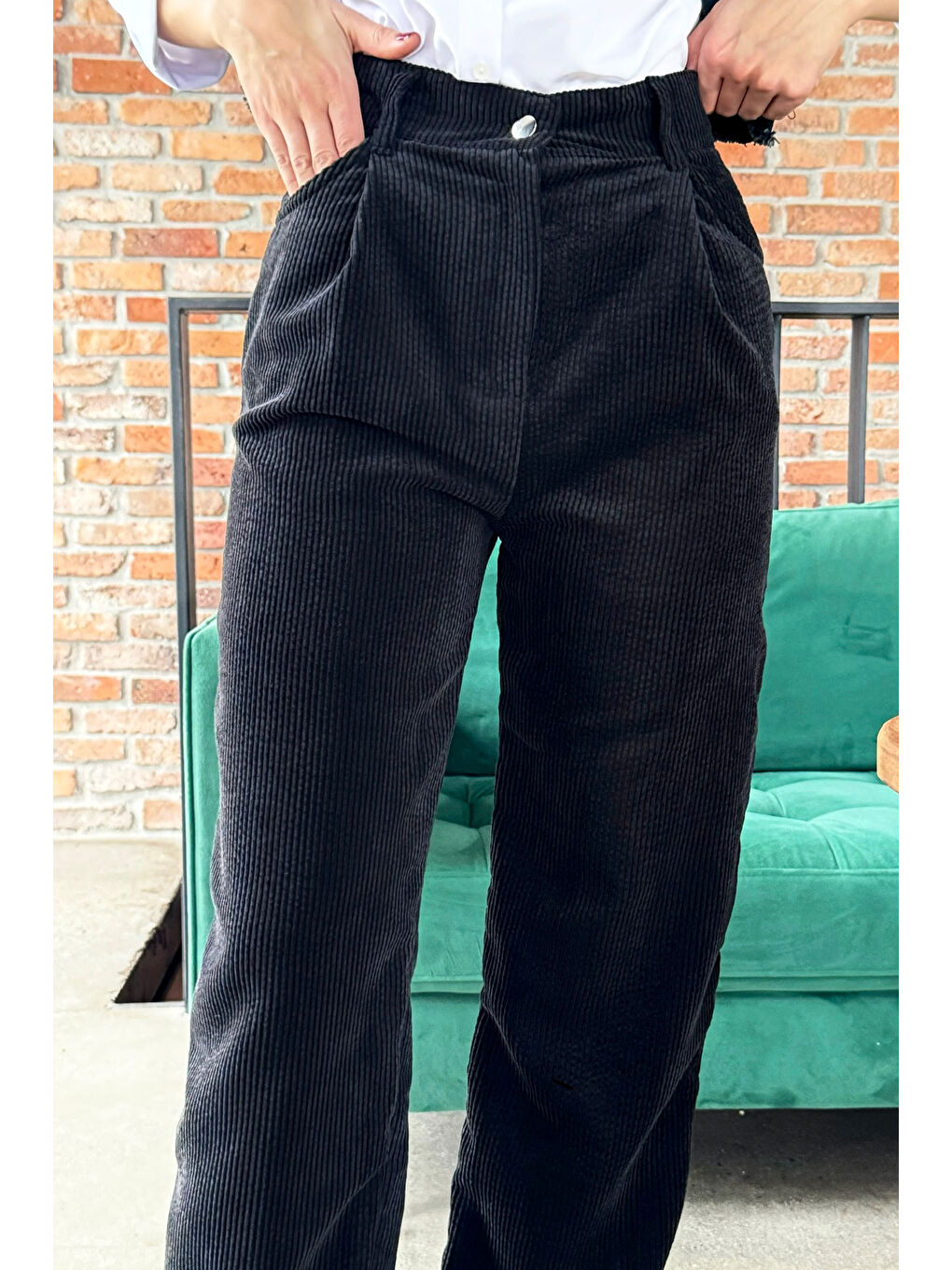 Siyah Kadın Kadife Fitilli Bol Paça Pantolon-2