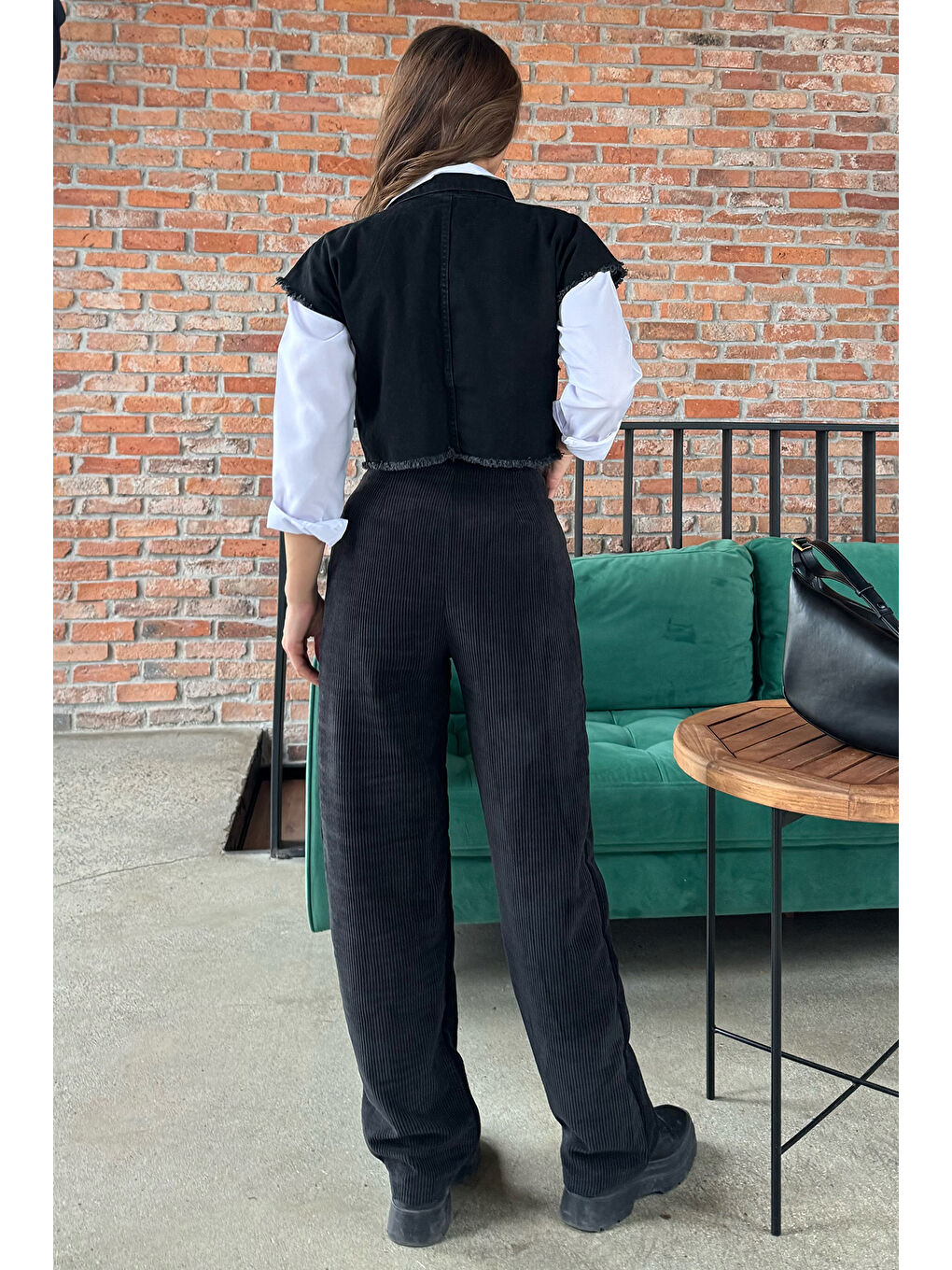 Siyah Kadın Kadife Fitilli Bol Paça Pantolon-3