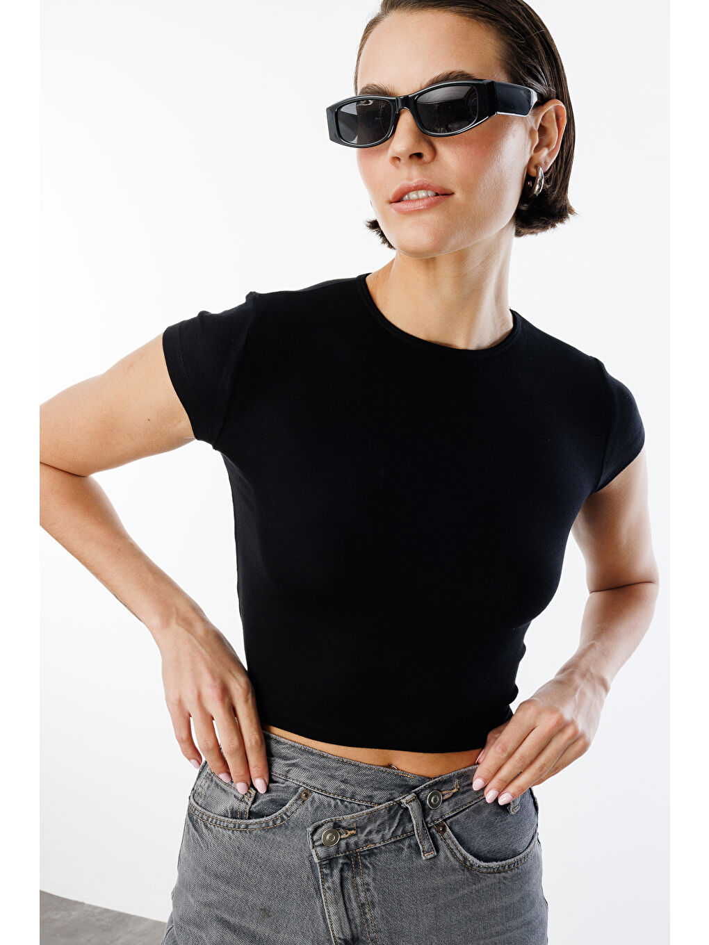 Siyah Kısa Kollu Kadın Crop T-shirt CROP-T-SHIRT