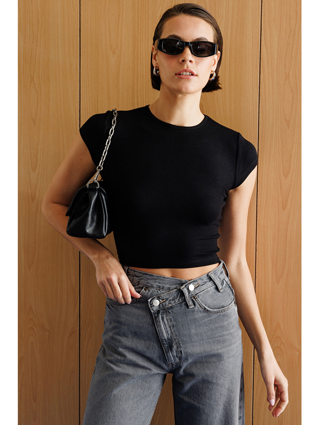Siyah Kısa Kollu Kadın Crop T-shirt CROP-T-SHIRT-1