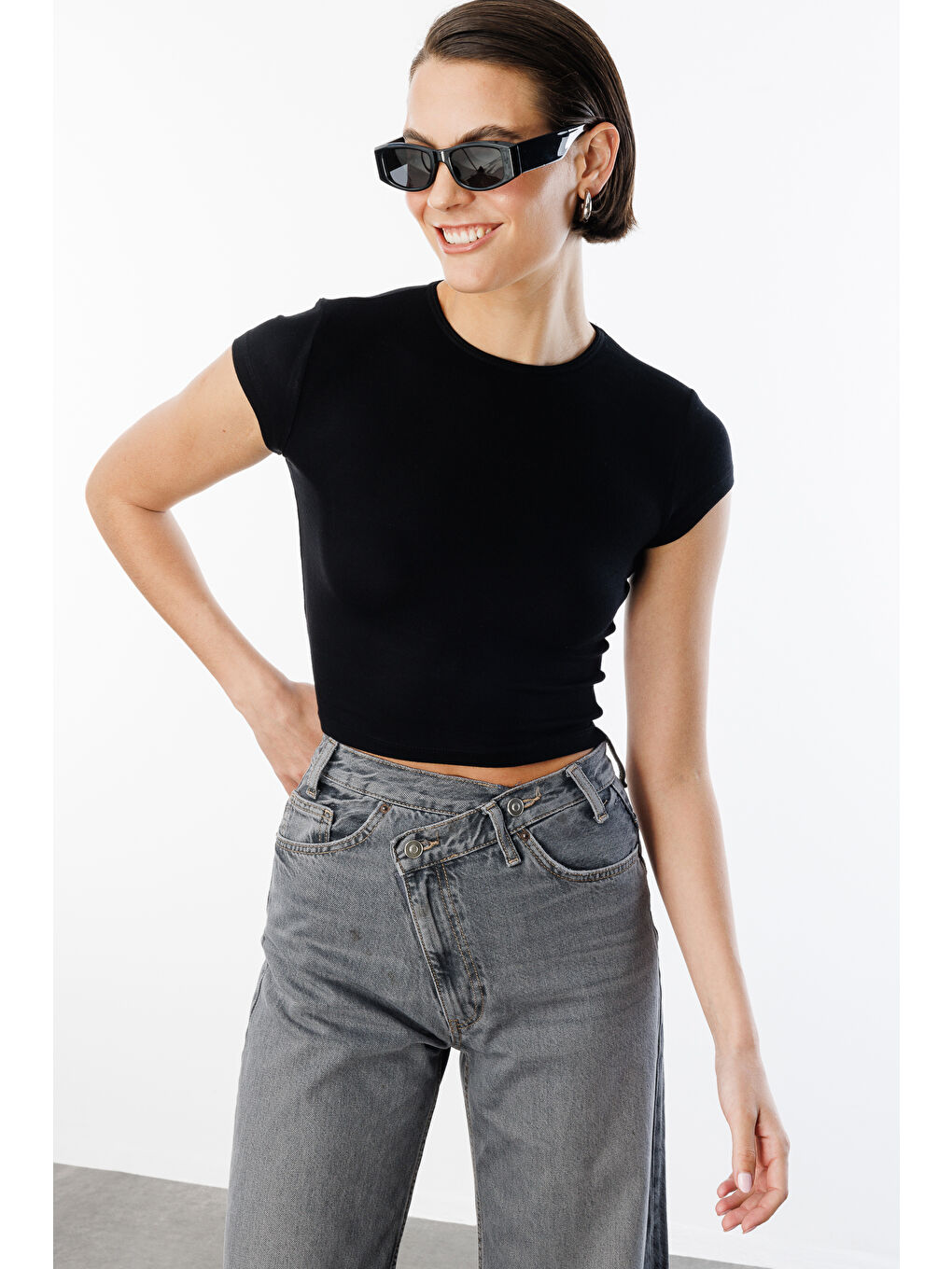 Siyah Kısa Kollu Kadın Crop T-shirt CROP-T-SHIRT-4