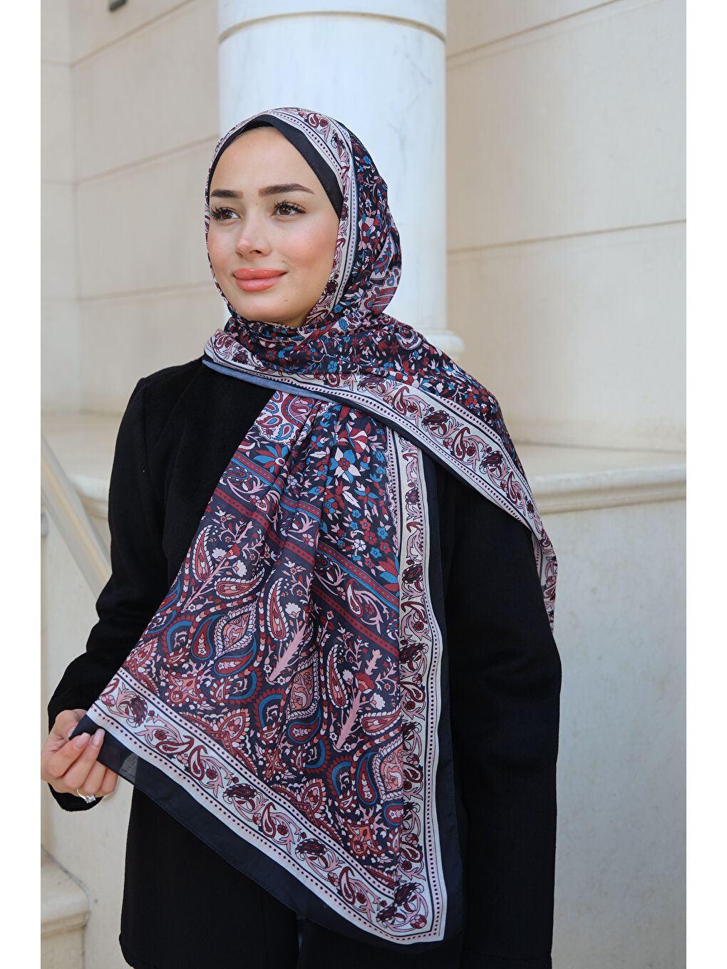 Retro Desenli Şal Siyah-1