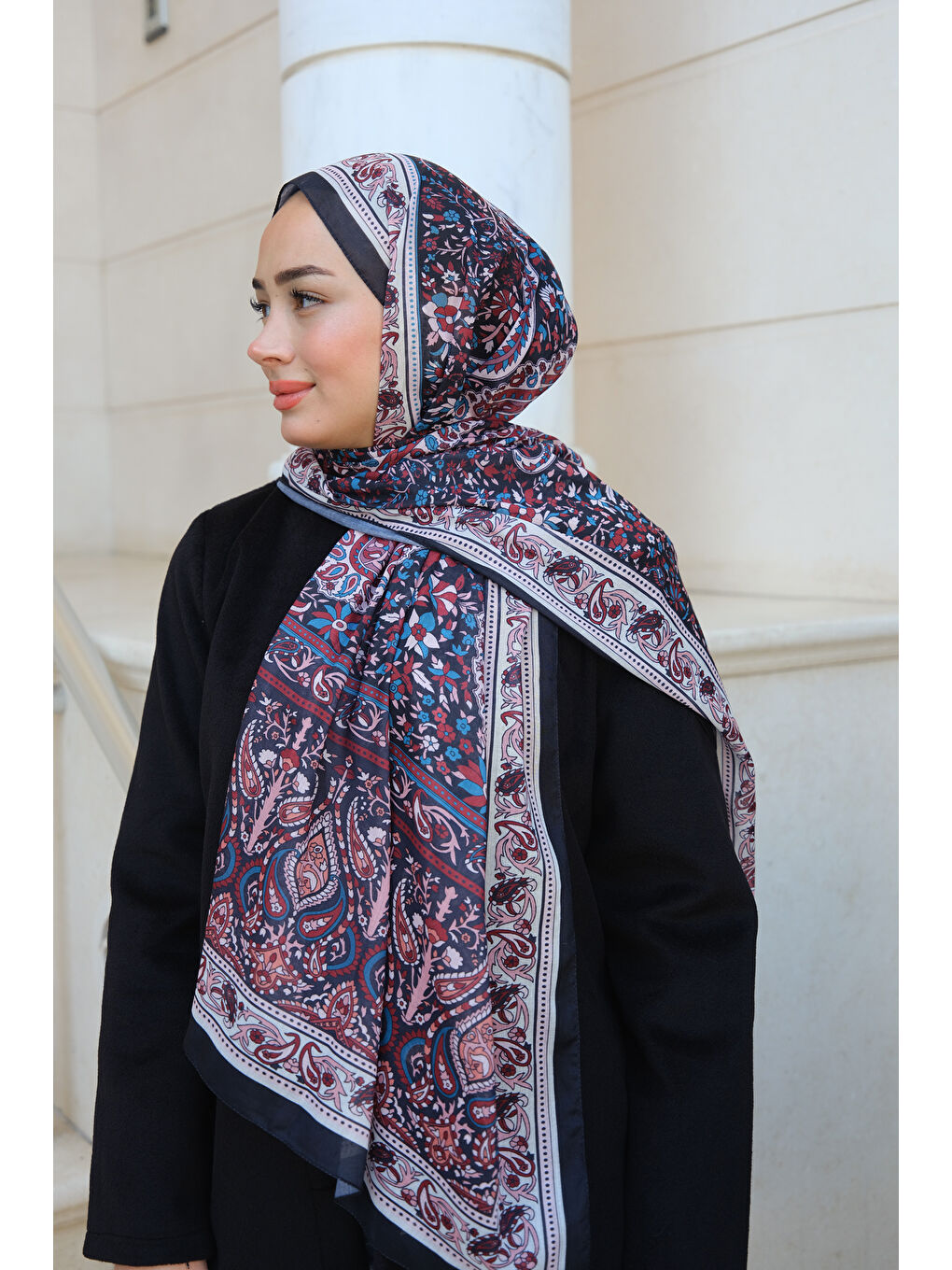 Retro Desenli Şal Siyah-2