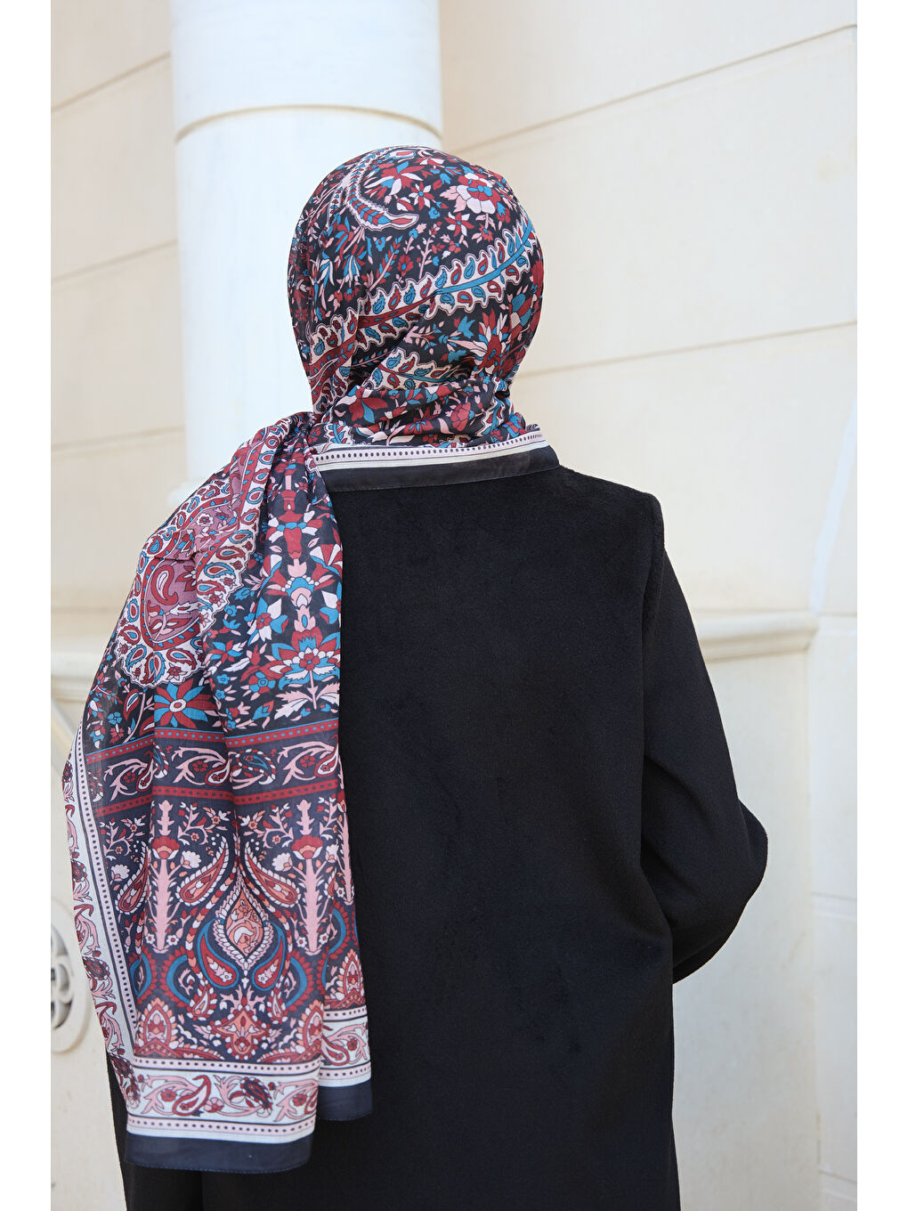 Retro Desenli Şal Siyah-3