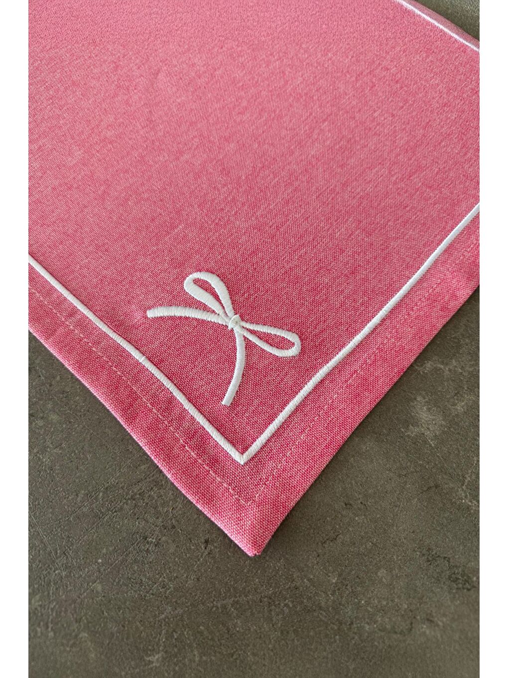 Fiyonk Nakışlı Minimal Detaylı Çerçeveli 1 Adet Amerikan Servis 45x35 cm - Beyaz-3