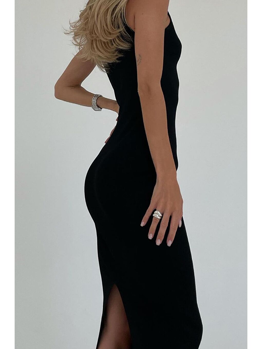 Siyah Kare Yaka Uzun Yırtmaçlı Elbise Mg1828-6