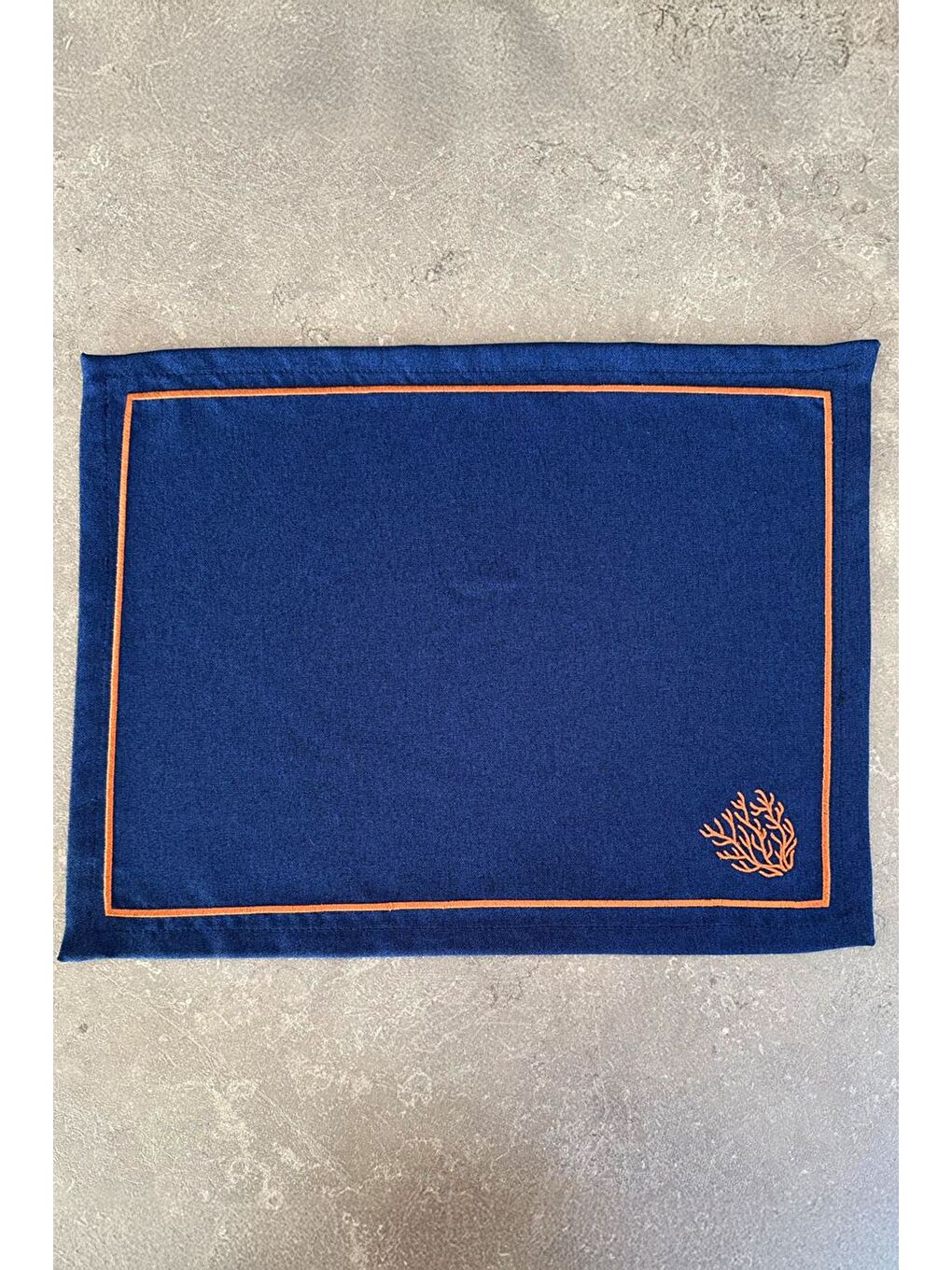 Mercan Minimal Nakış Detaylı Çerçeveli 1 Adet Amerikan Servisi 45x35 cm - Lacivert-2