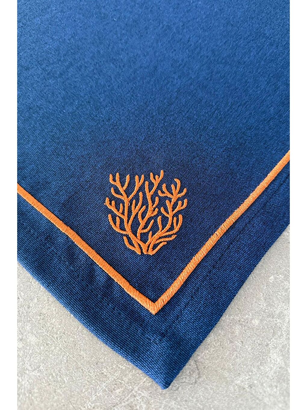 Mercan Minimal Nakış Detaylı Çerçeveli 1 Adet Amerikan Servisi 45x35 cm - Lacivert-3