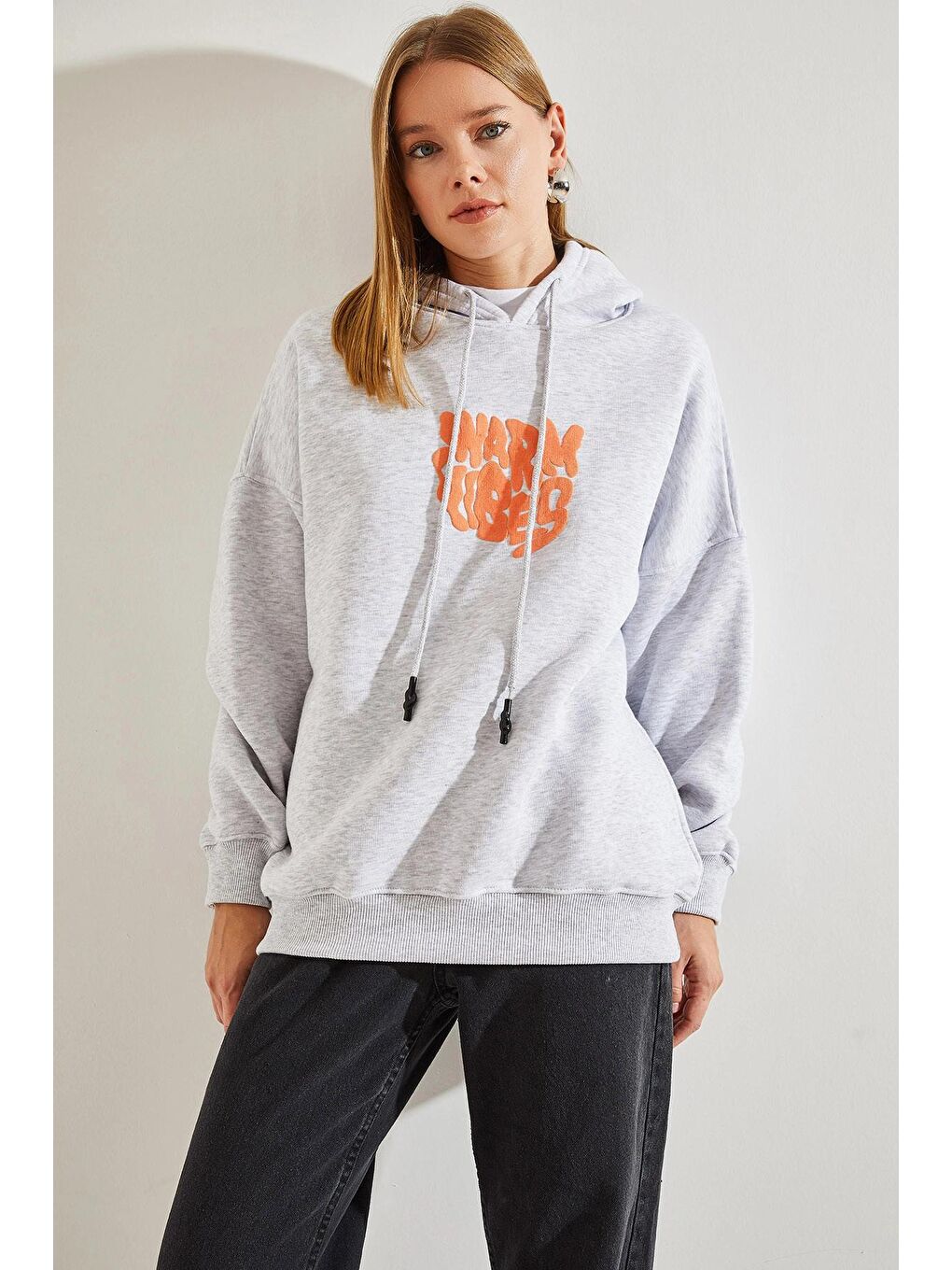 SHADE Gri Kadın Kapişonlu Üç İplik Şardonlu Önü ve Arkası Baskılı Oversize Hoodie - 4