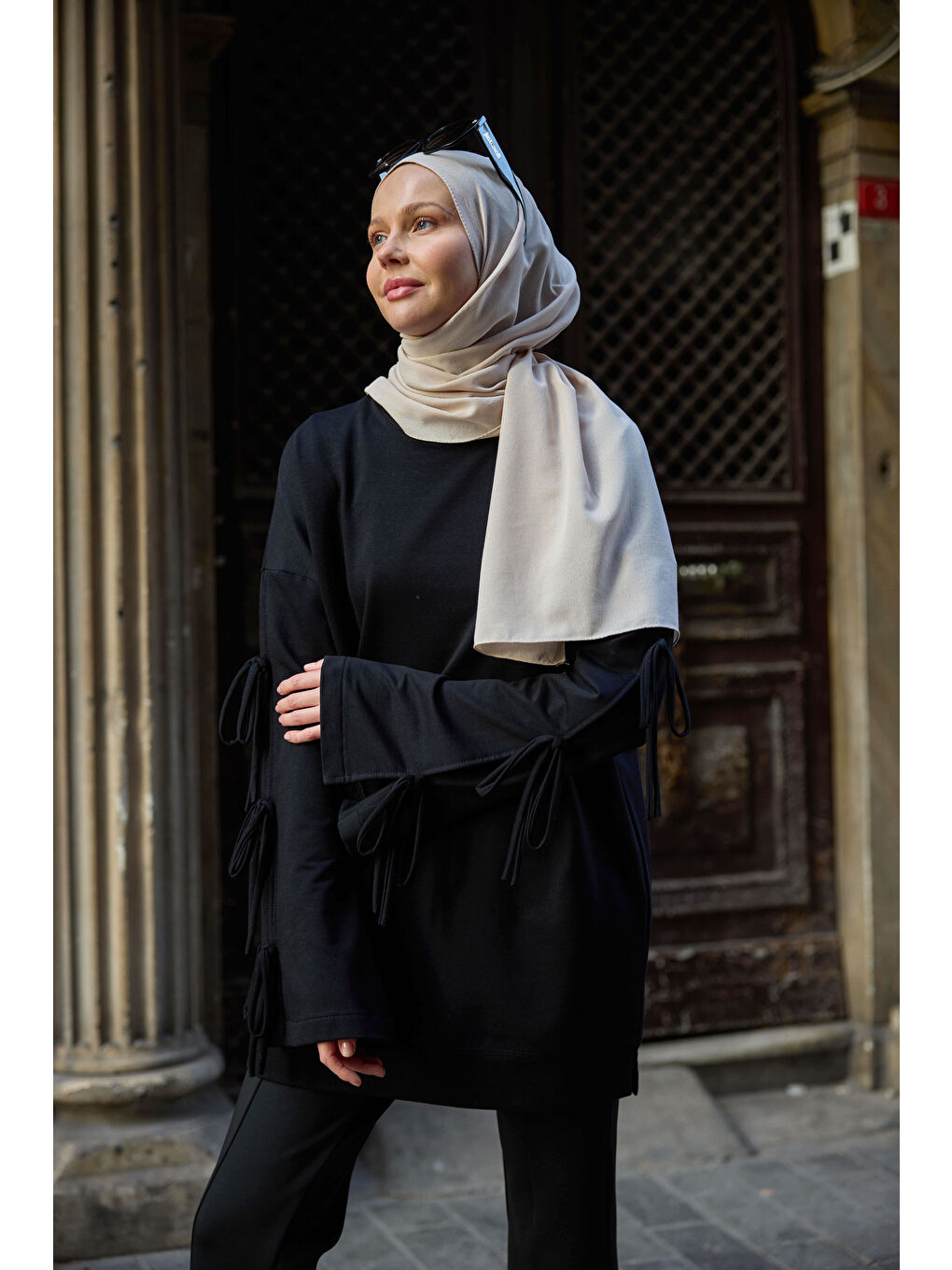 Kolu Bağcık Detaylı Tunik Siyah