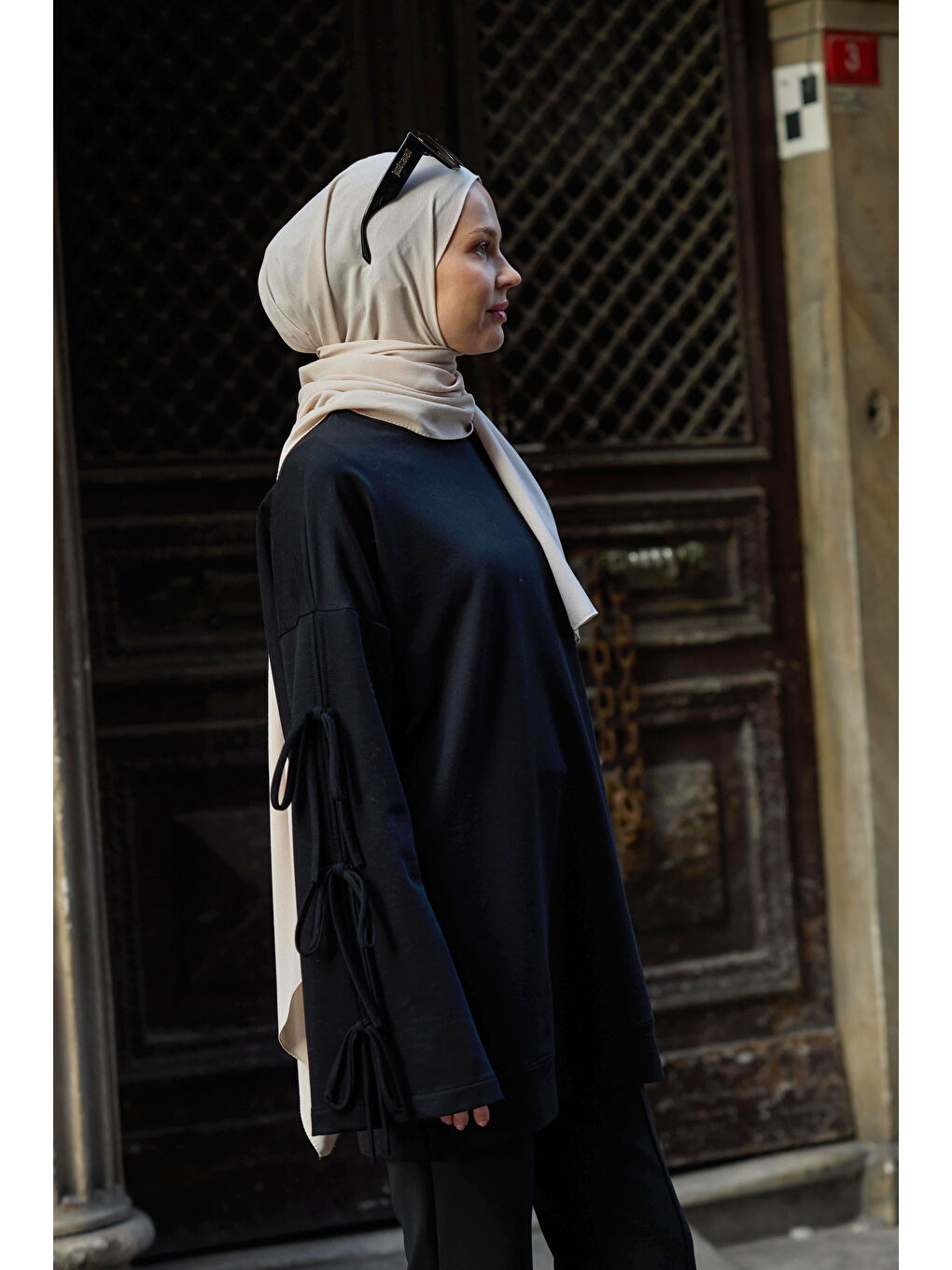 Kolu Bağcık Detaylı Tunik Siyah-1