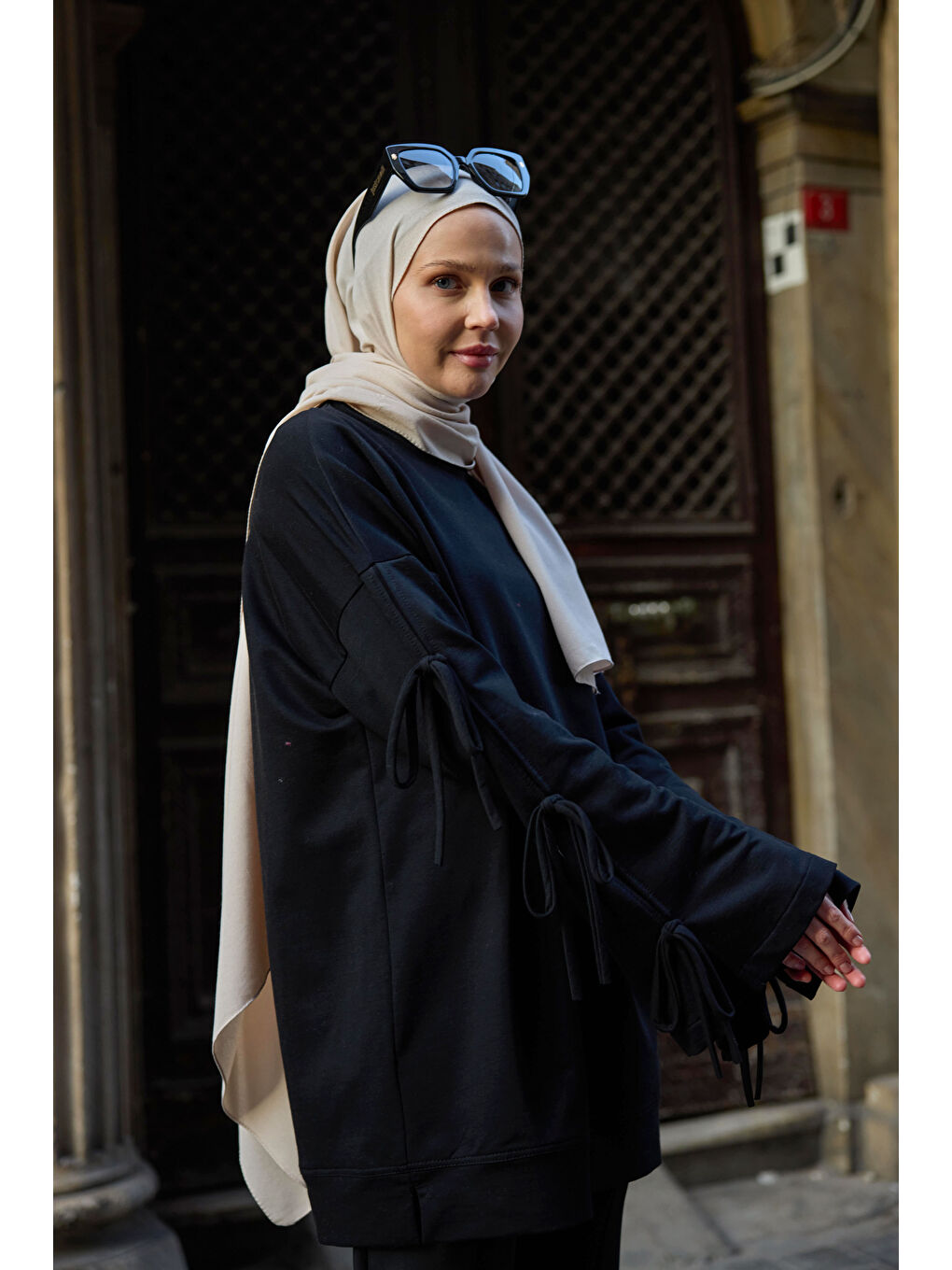 Kolu Bağcık Detaylı Tunik Siyah-4