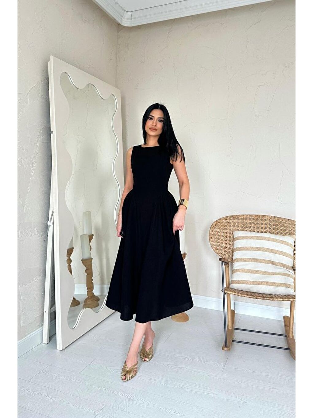 Siyah Yanları Büzgülü Midi Boy Keten Elbise-1