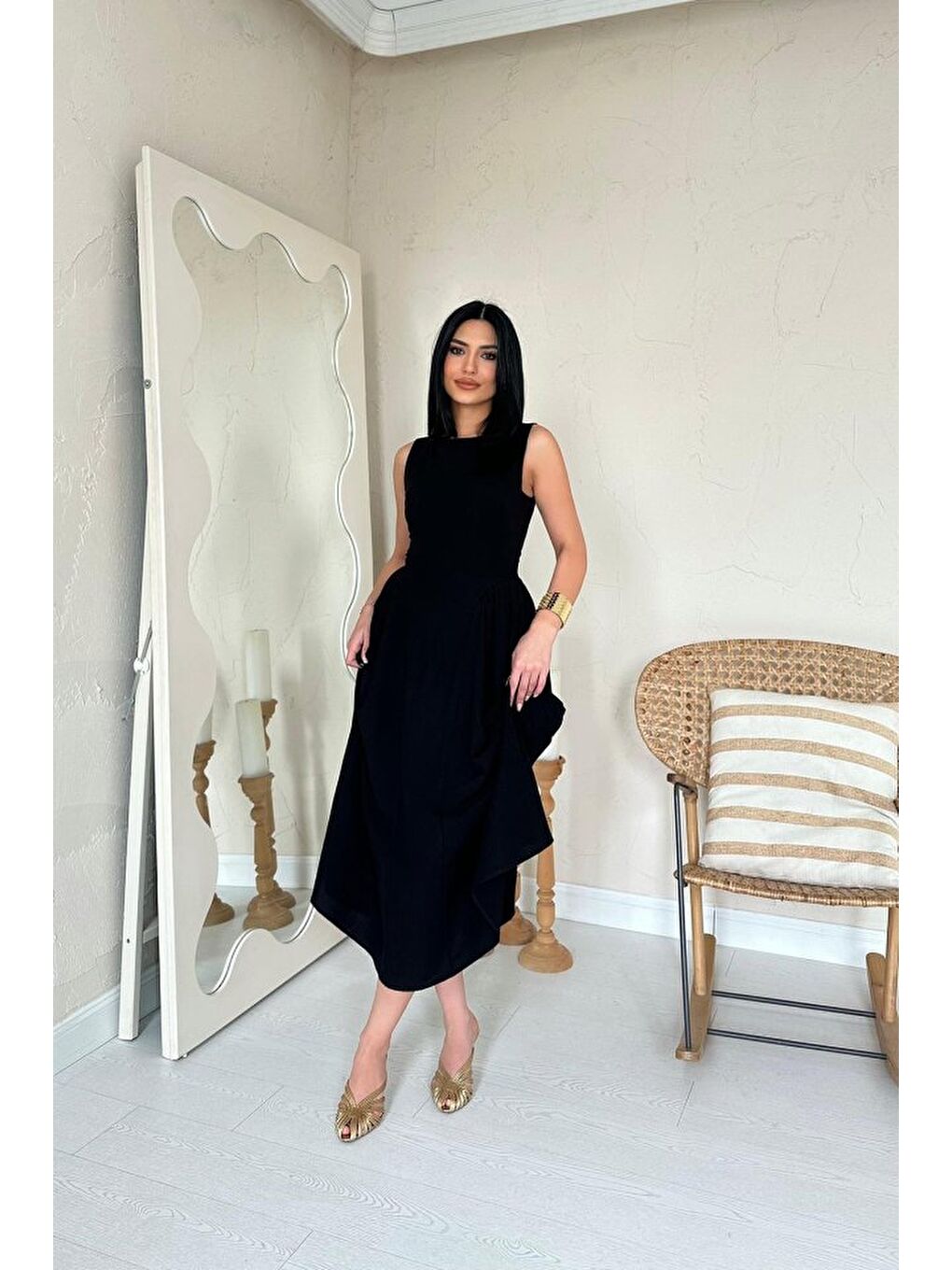 Siyah Yanları Büzgülü Midi Boy Keten Elbise-2