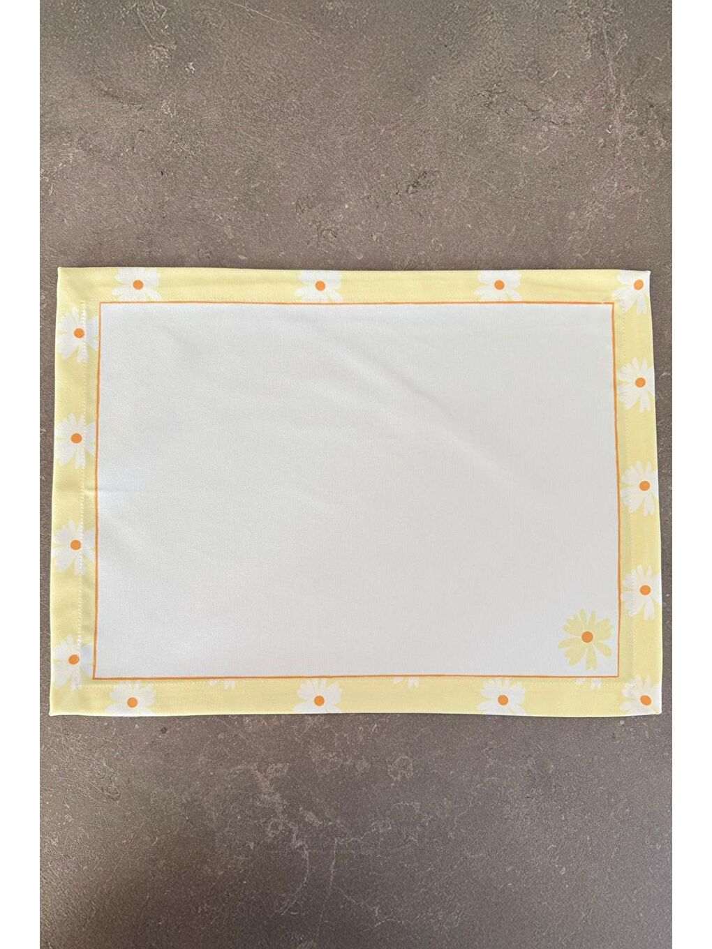 Beyaz Daisy Papatya Desenli Sarı 1 Adet Amerikan Servis – Turuncu Orta Detaylı – 45x35 cm-1