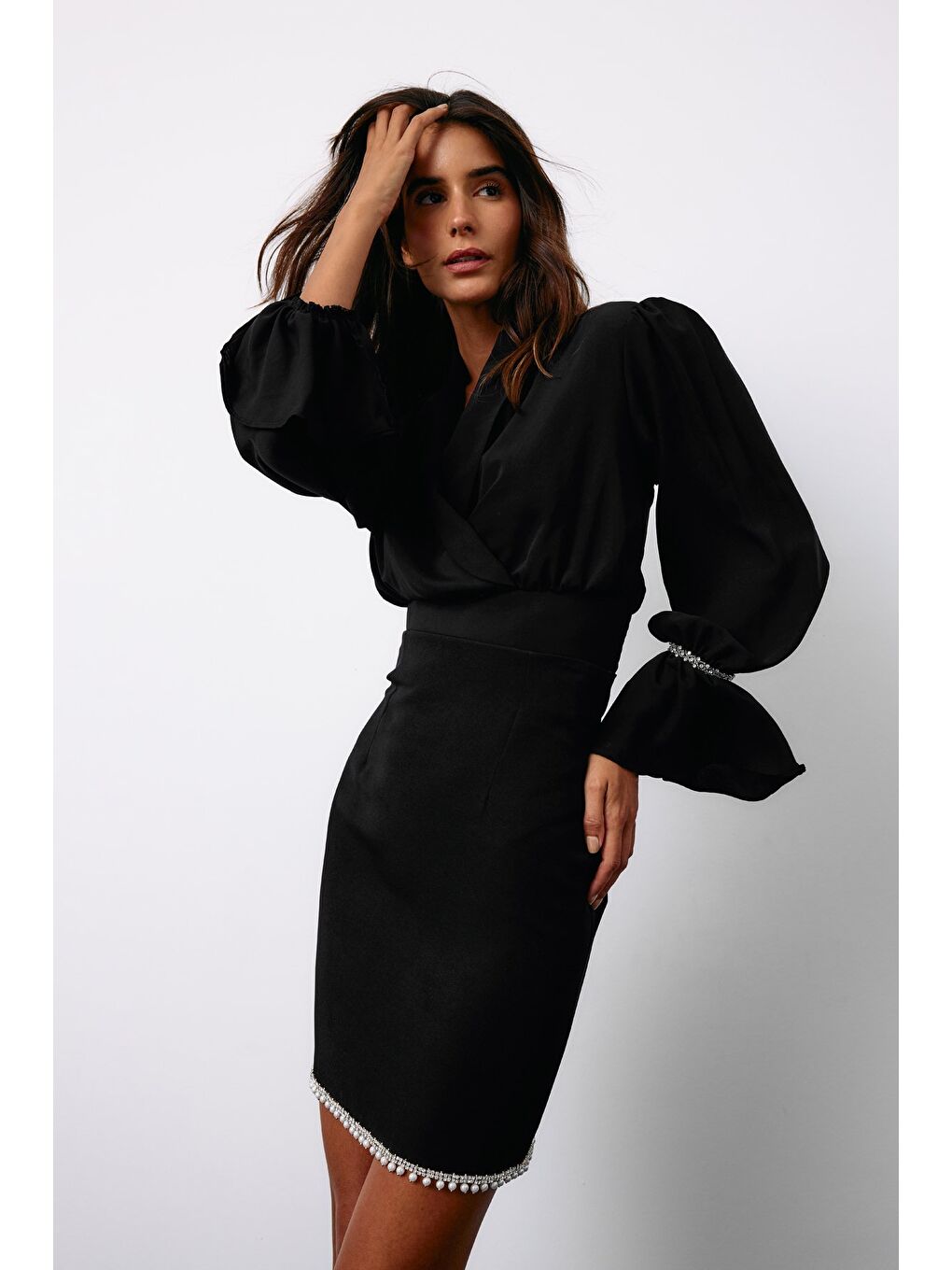 Aksesuar Detaylı Bluz - Siyah-5