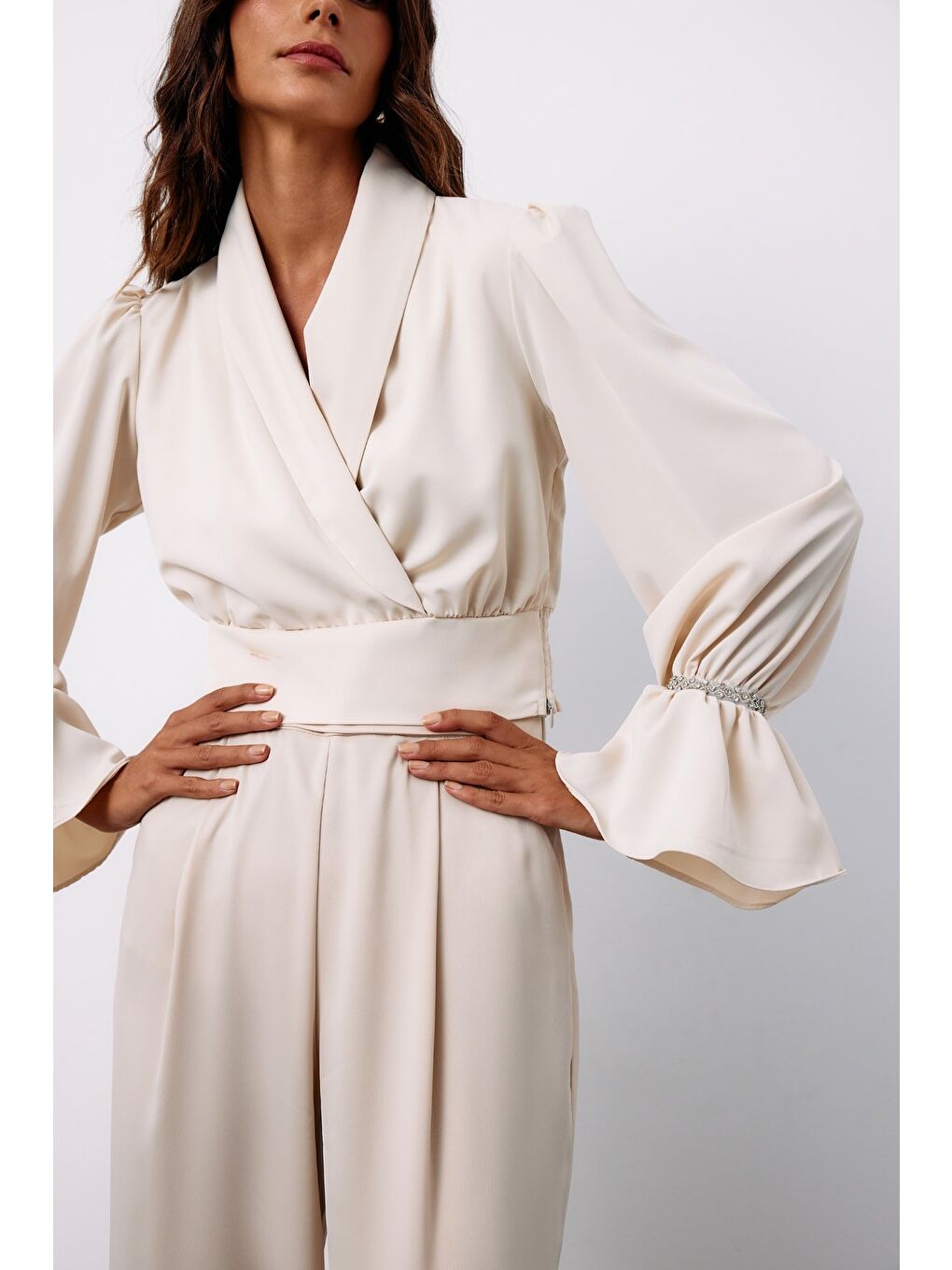 Aksesuar Detaylı Bluz - Bej-3