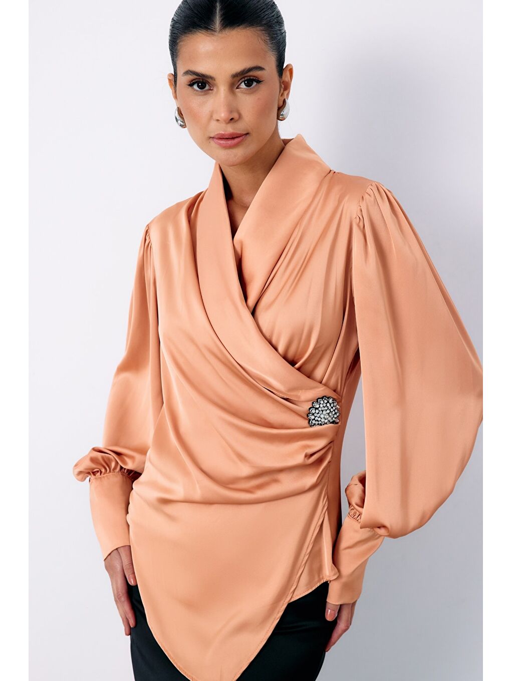 Pembe Broşlu Kruvaze Bluz - Somon-1