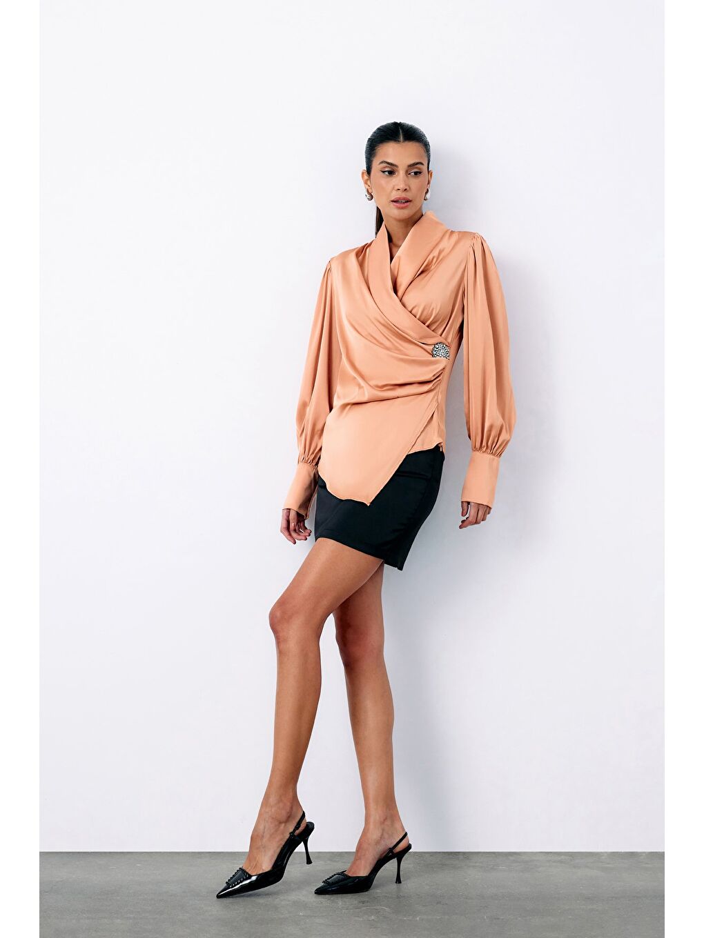 Pembe Broşlu Kruvaze Bluz - Somon-3