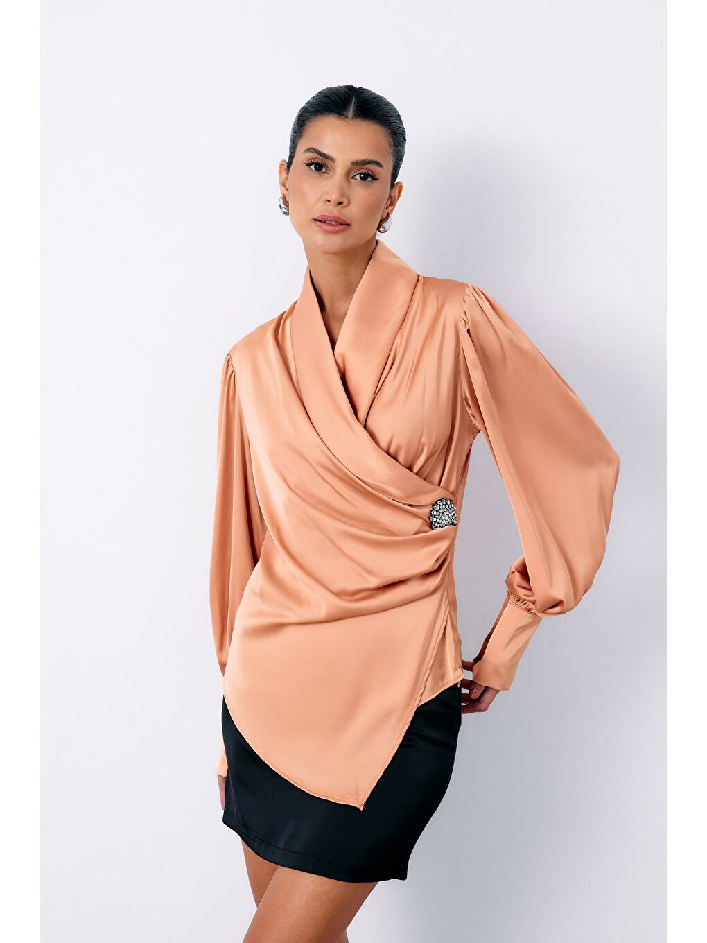 Pembe Broşlu Kruvaze Bluz - Somon-5