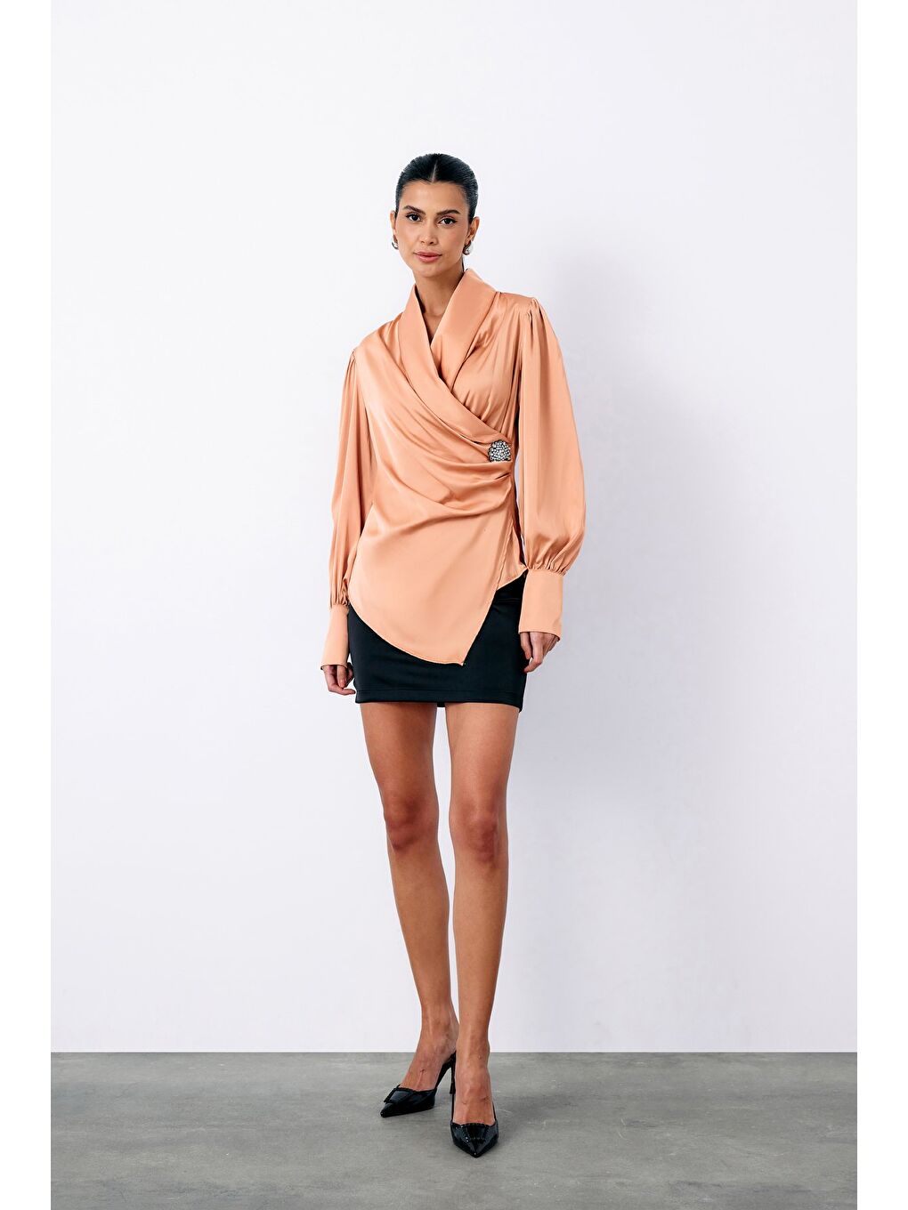 Pembe Broşlu Kruvaze Bluz - Somon-6