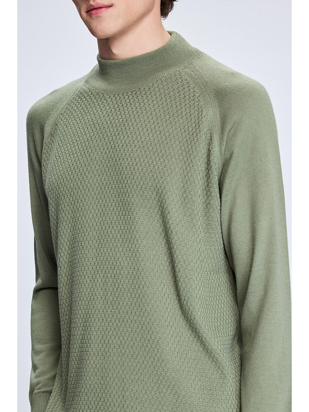 Haki Regular Fit Jakarlı Yarım Balıkçı Yaka Yünlü Kazak-3