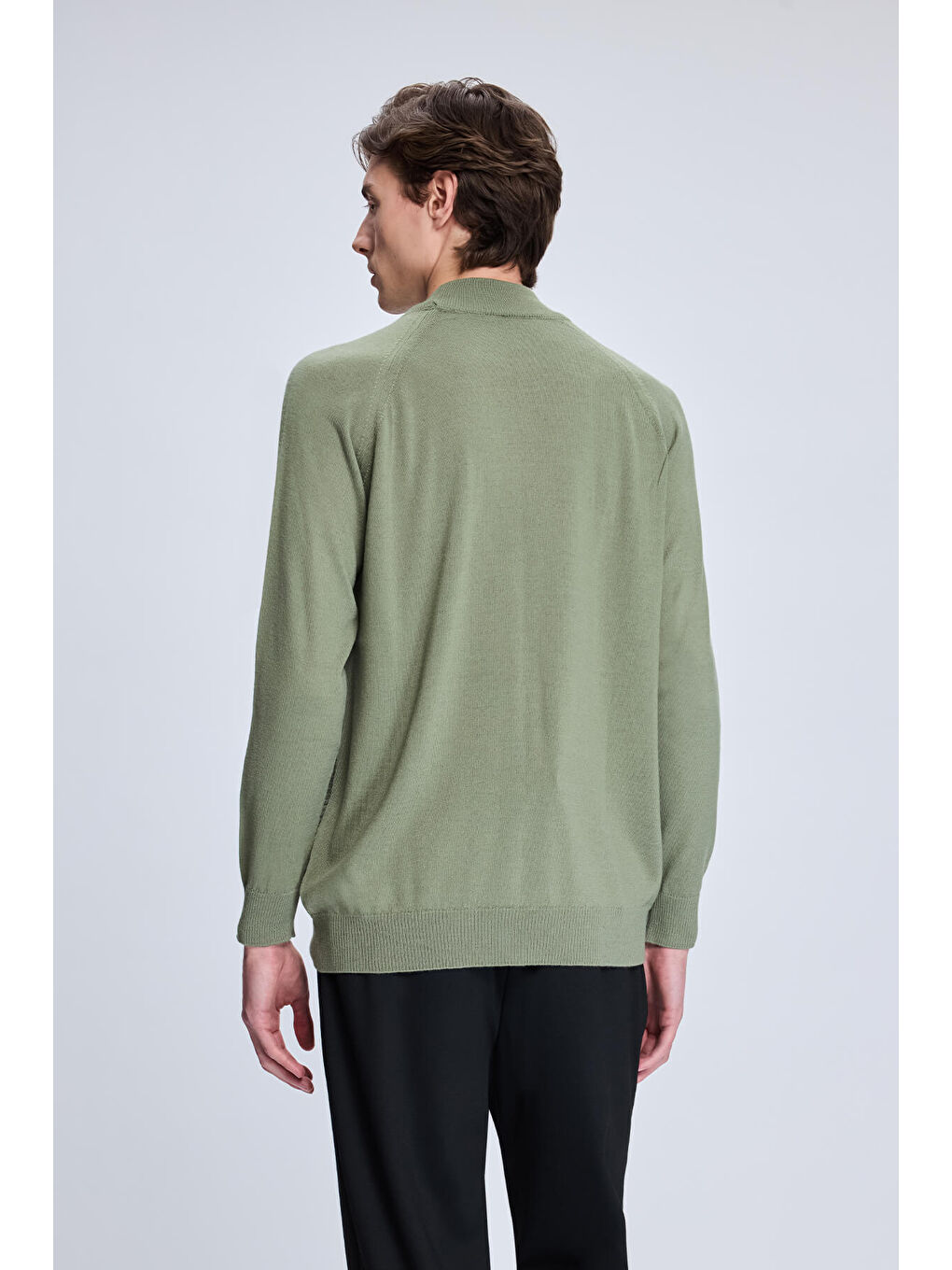 Haki Regular Fit Jakarlı Yarım Balıkçı Yaka Yünlü Kazak-4