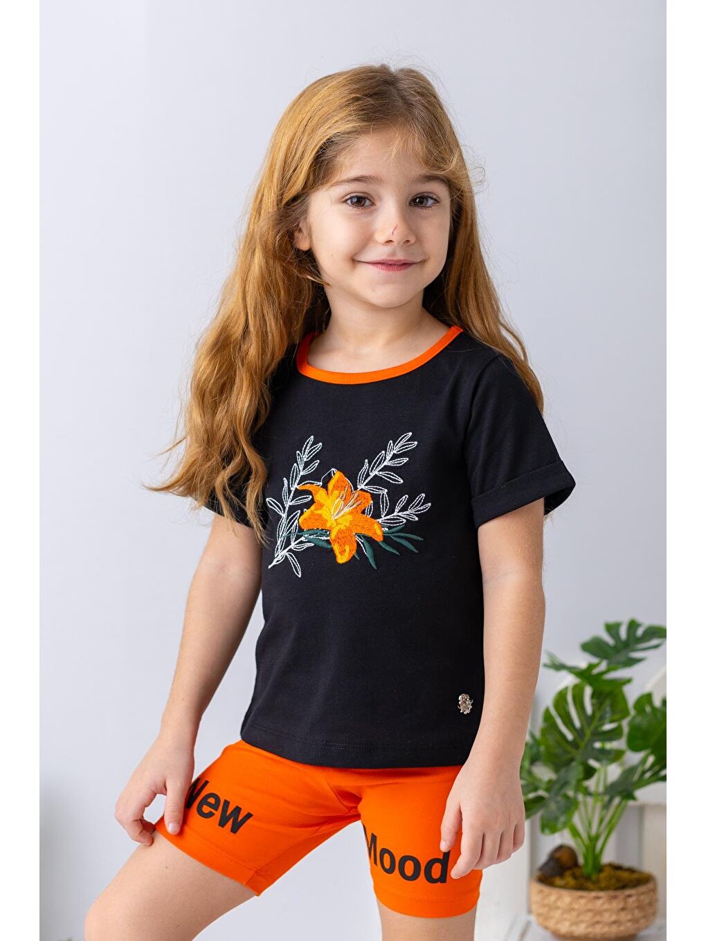 Kız Çocuk Çiçek Nakışlı T-Shirt - Siyah