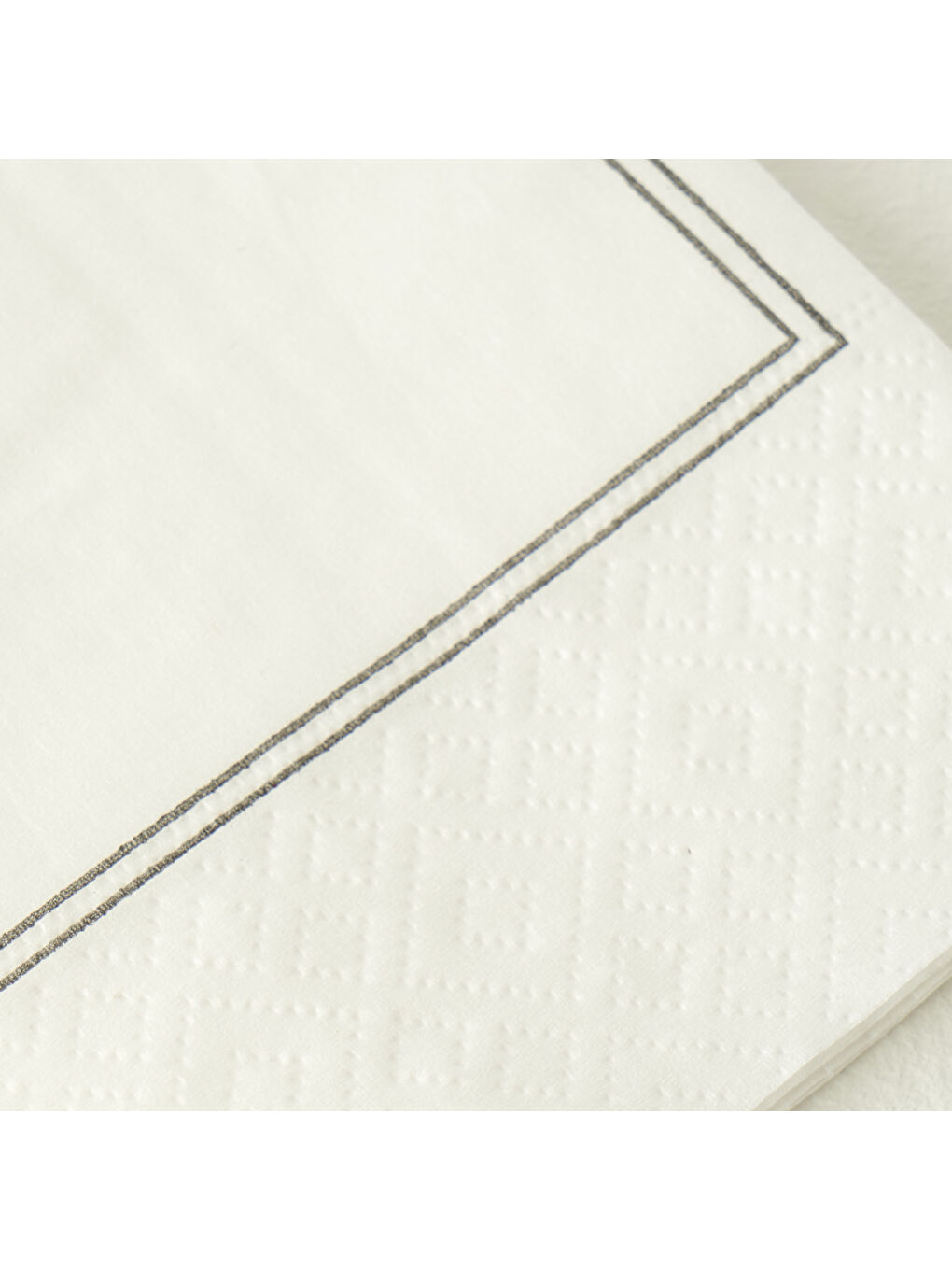 Celebrate 100'lü Kağıt Peçete Beyaz (33x33 cm)-1