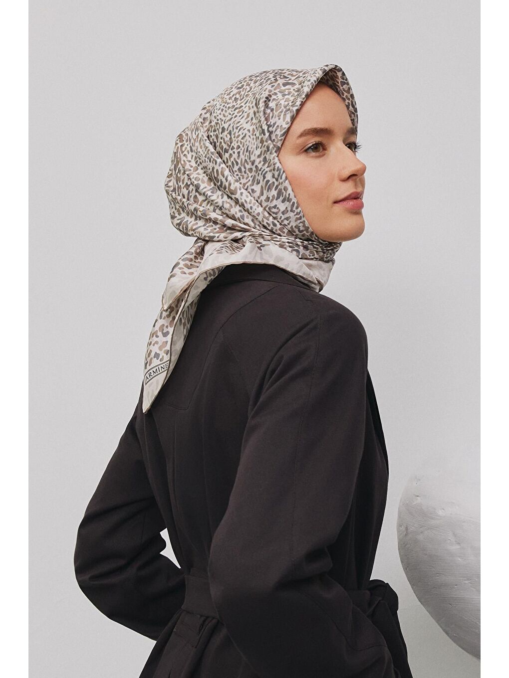 Bej Leopar Desenli Saf İpek Twill Eşarp 9352 05