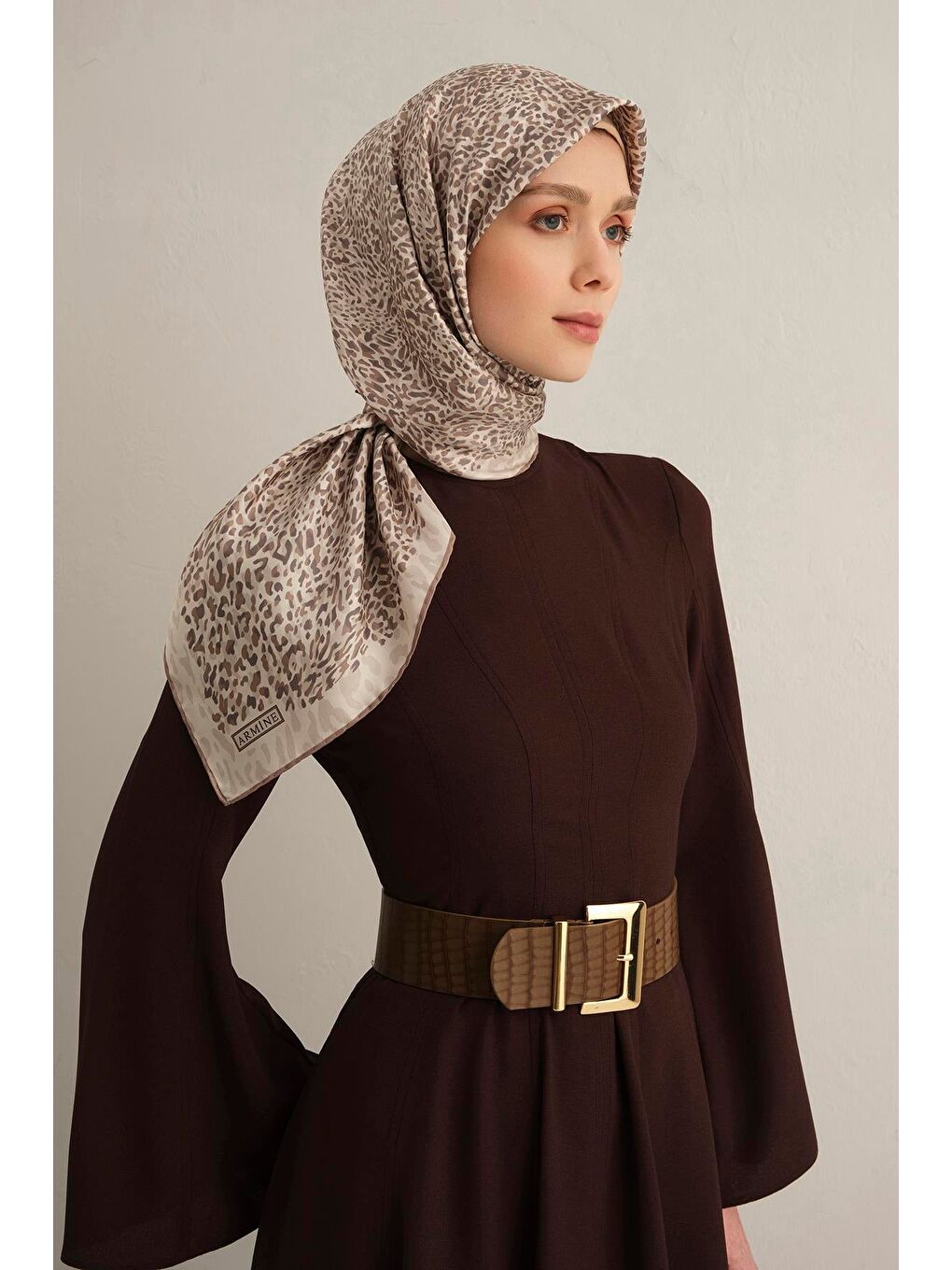 Bej Leopar Desenli Saf İpek Twill Eşarp 9352 05-1