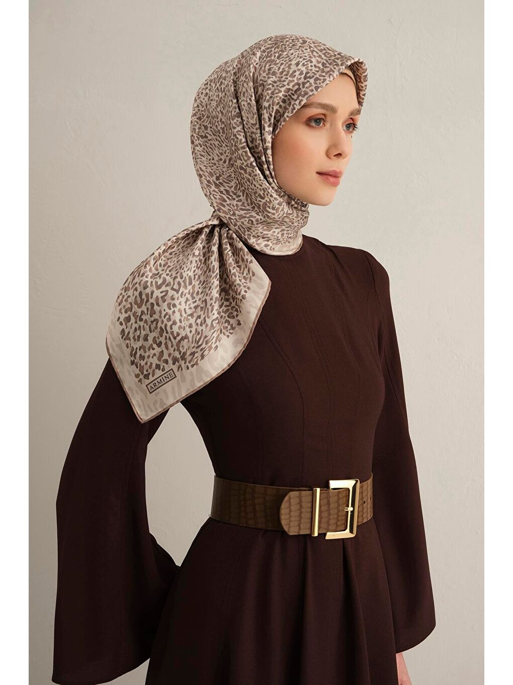 Bej Leopar Desenli Saf İpek Twill Eşarp 9352 05-2