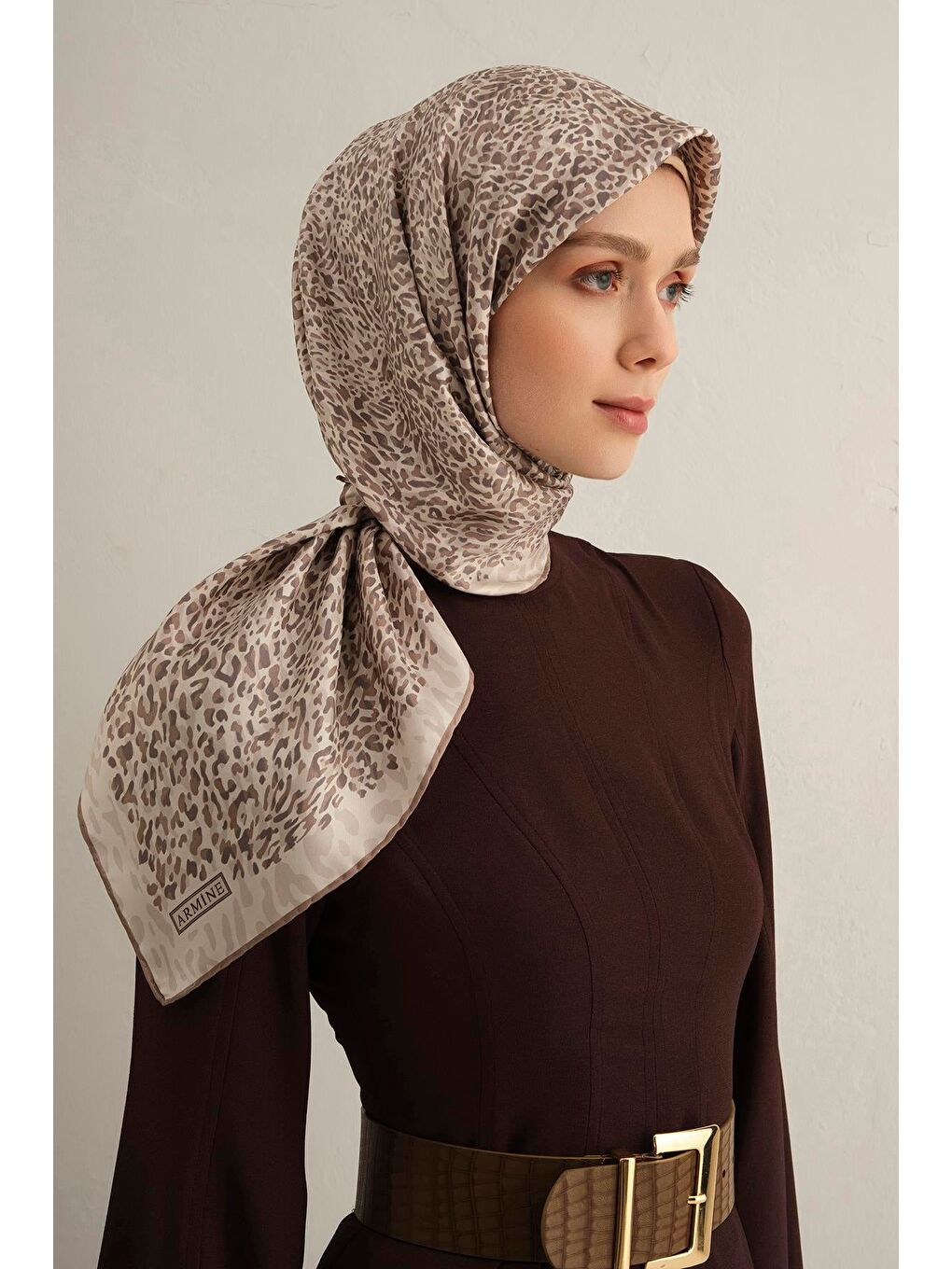 Bej Leopar Desenli Saf İpek Twill Eşarp 9352 05-3