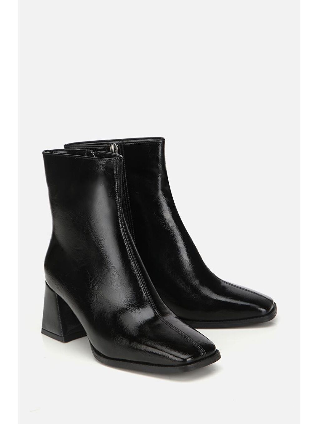 Kadın Rugan Siyah Fermuarlı Küt Burunlu Topuklu Bot-1