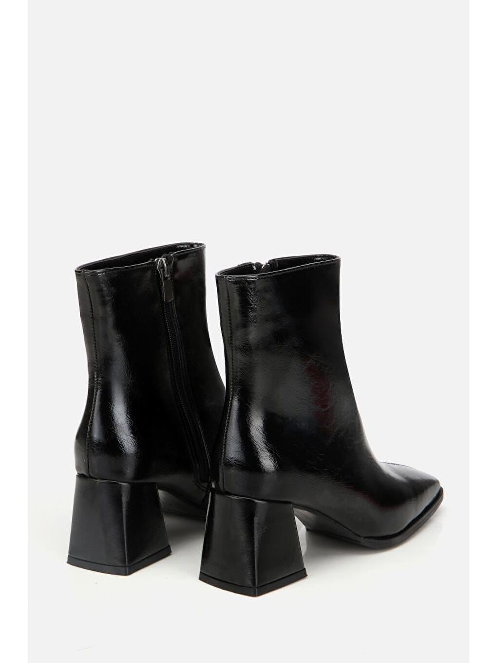 Kadın Rugan Siyah Fermuarlı Küt Burunlu Topuklu Bot-2