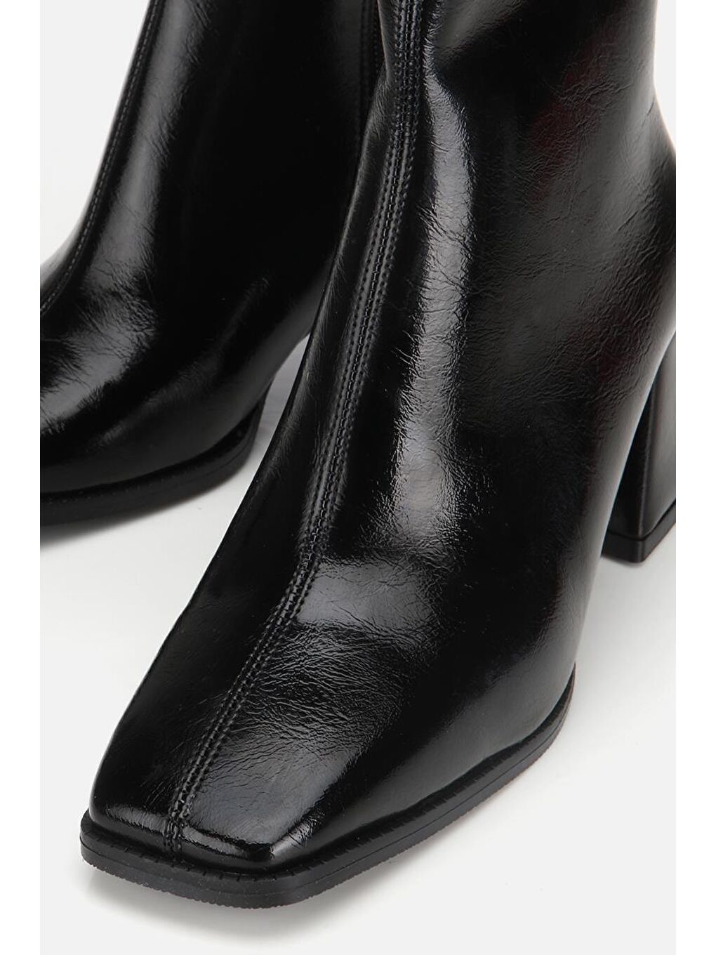 Kadın Rugan Siyah Fermuarlı Küt Burunlu Topuklu Bot-3