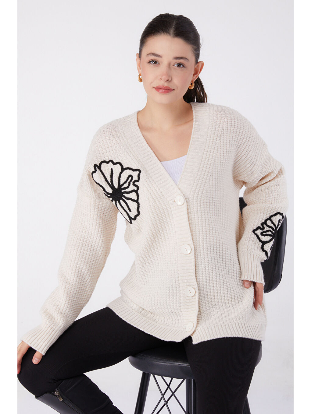 Nakışlı Düğmeli Triko Hırka Bej - 27629